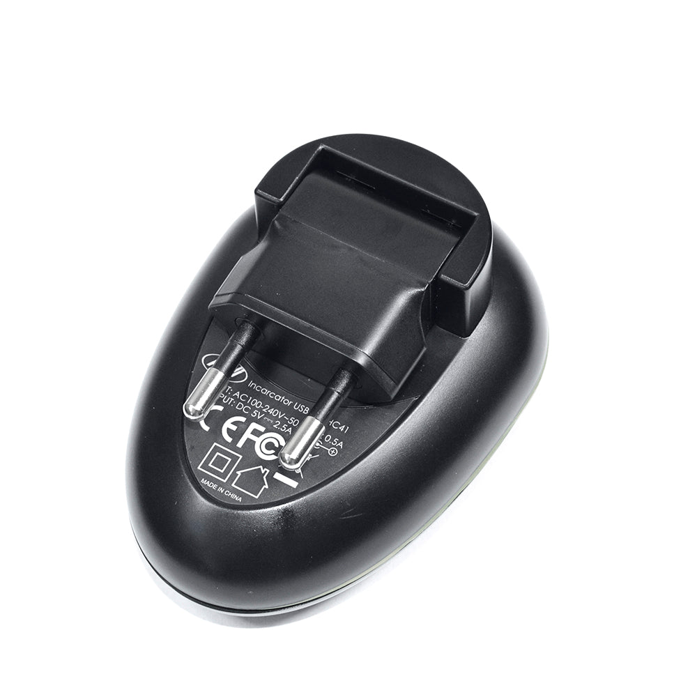 Pachet lanterna PNI Adventure F10 6W, 500lm, raza pana la 200m, focus si incarcator USB PNI HC41, 4 porturi USB