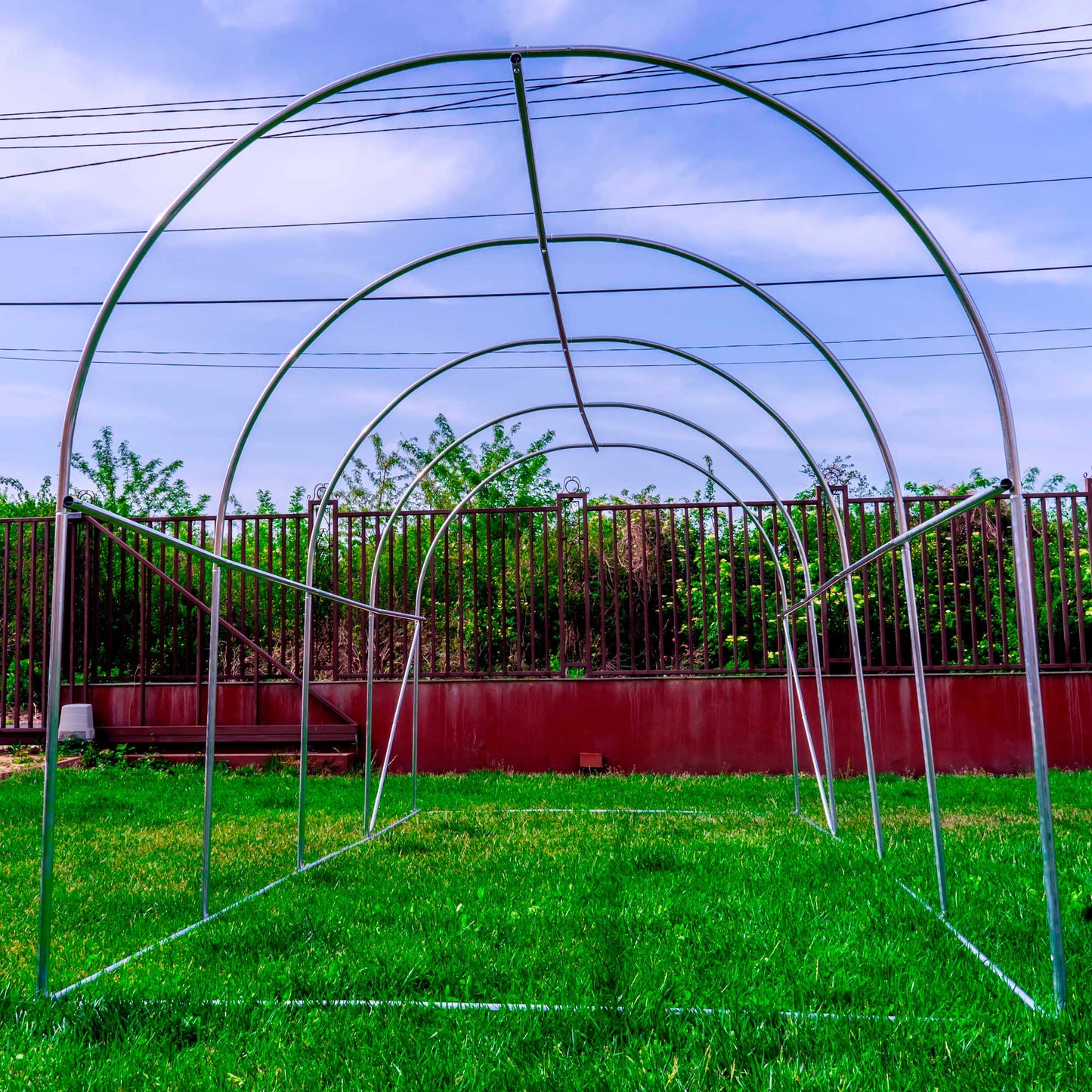Solar de gradina PNI SG500 marime 457*210*210 cm, structura solida din Otel, ferestre cu plase de tantari, inchidere cu fermoare