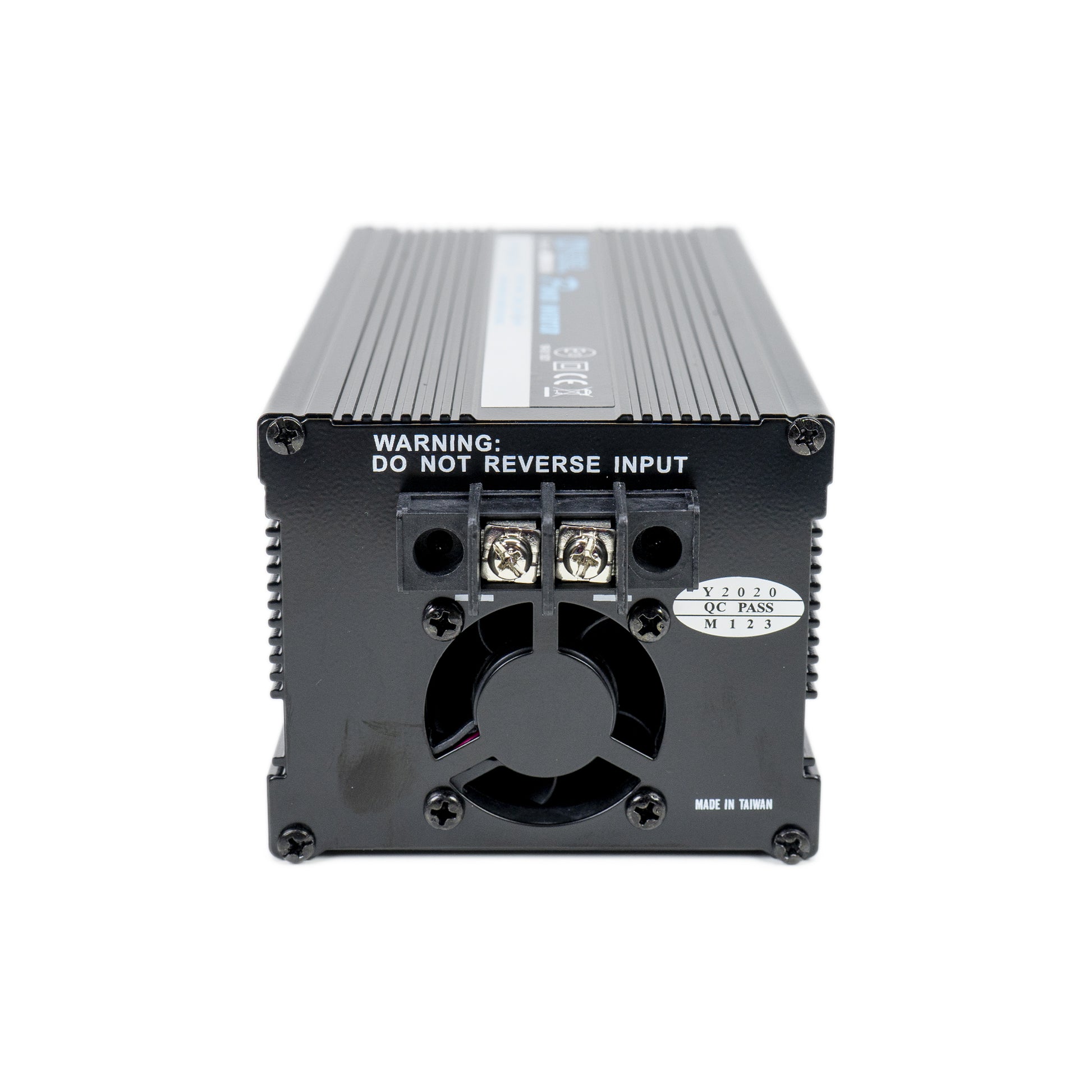 Invertor de tensiune President 400W alimentare 12V, iesire 230V, unda sinus modificata, mufa USB 5V 500mAh,  cu clesti alimentare si mufa de bricheta inclus
