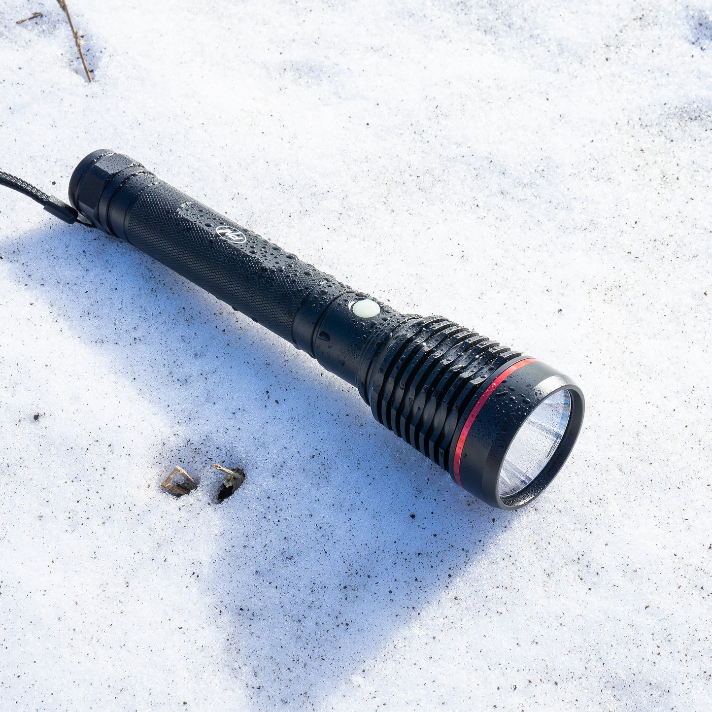 Lanterna PNI Adventure F420 din aluminiu cu led 1000lm pana la 420m, acumulator 8000 mAh, functioneaza 10 ore continuu, incarcare micro USB