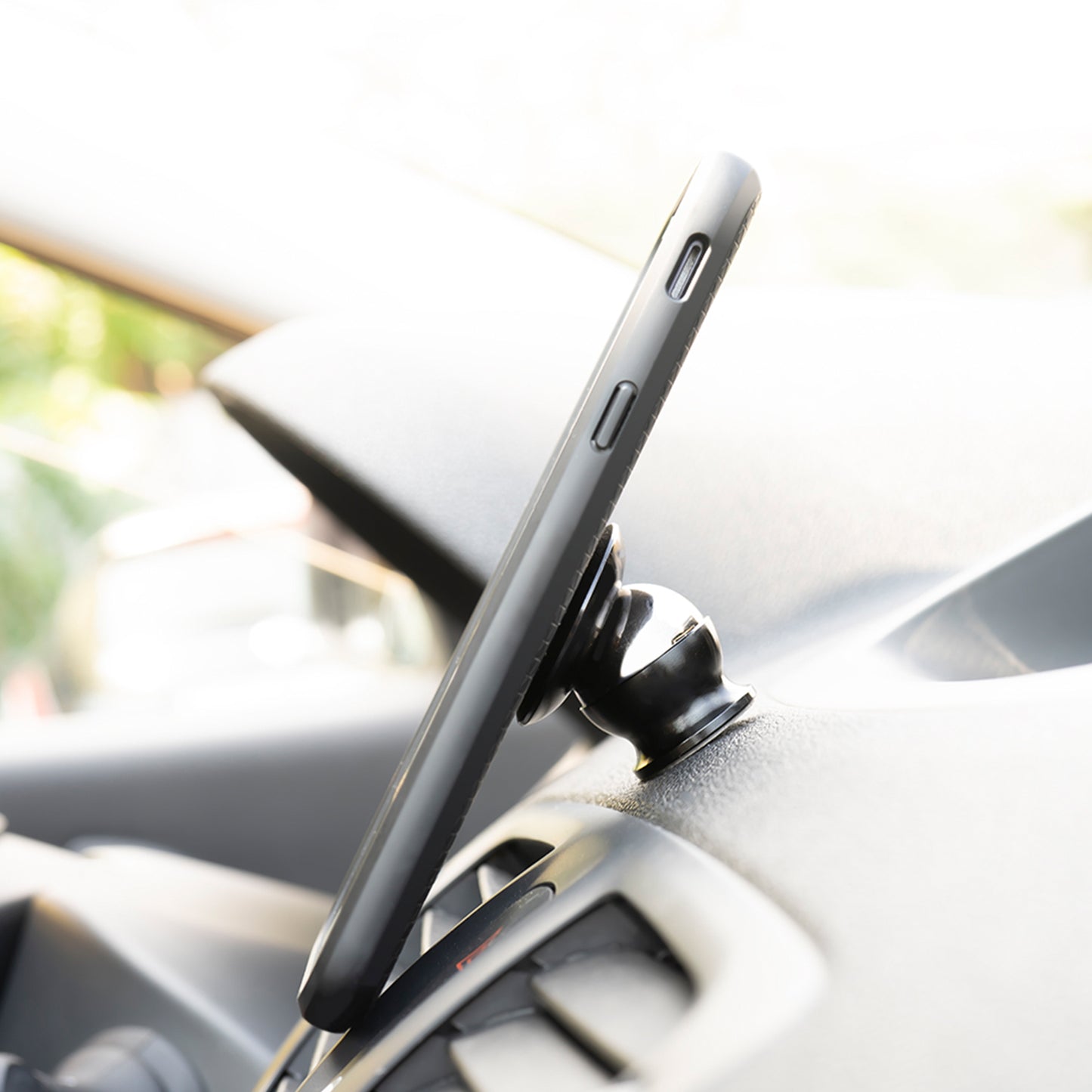 Suport magnetic pentru telefon mobil Silvercloud Easy Drive 360 aplicare pe bord