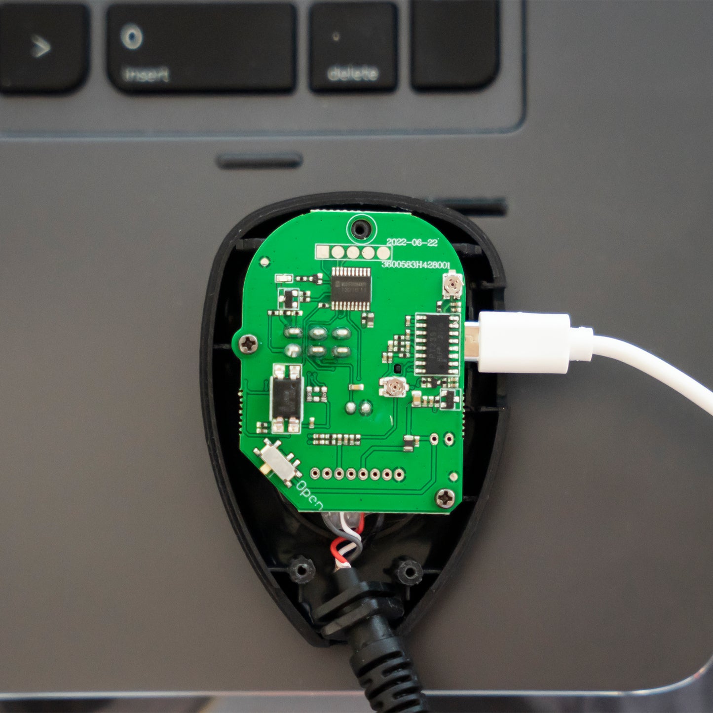 Microfon PNI Echo One pentru PNI HP 6500 si PNI HP 7120 cu modul de ecou ajustabil si roger beep programabil compatibil cu orice model de statie radio.