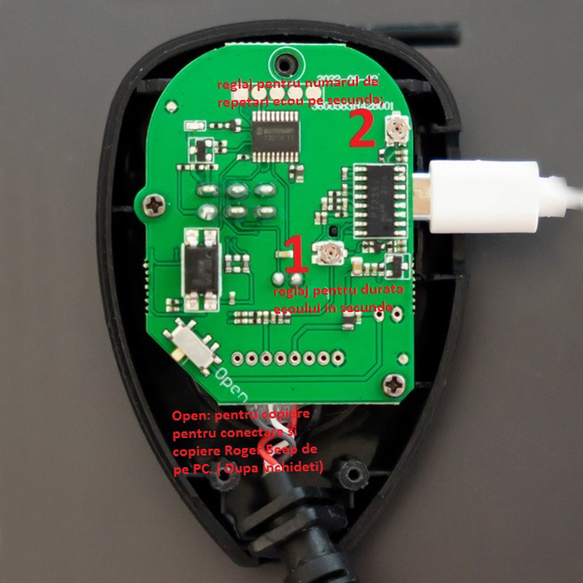 Microfon PNI Echo One pentru PNI HP 6500 si PNI HP 7120 cu modul de ecou ajustabil si roger beep programabil compatibil cu orice model de statie radio.