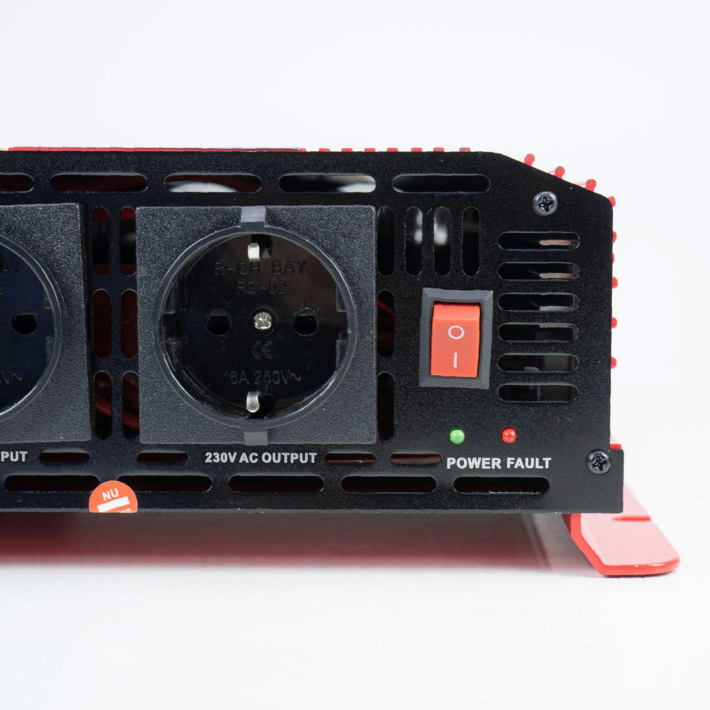 Invertor de tensiune PNI L3000W alimentare 12V iesire 230V