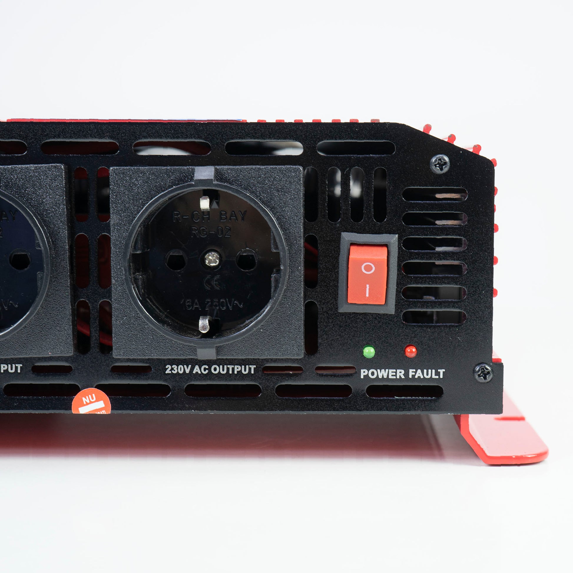 Invertor de tensiune PNI L3000W alimentare 12V iesire 230V