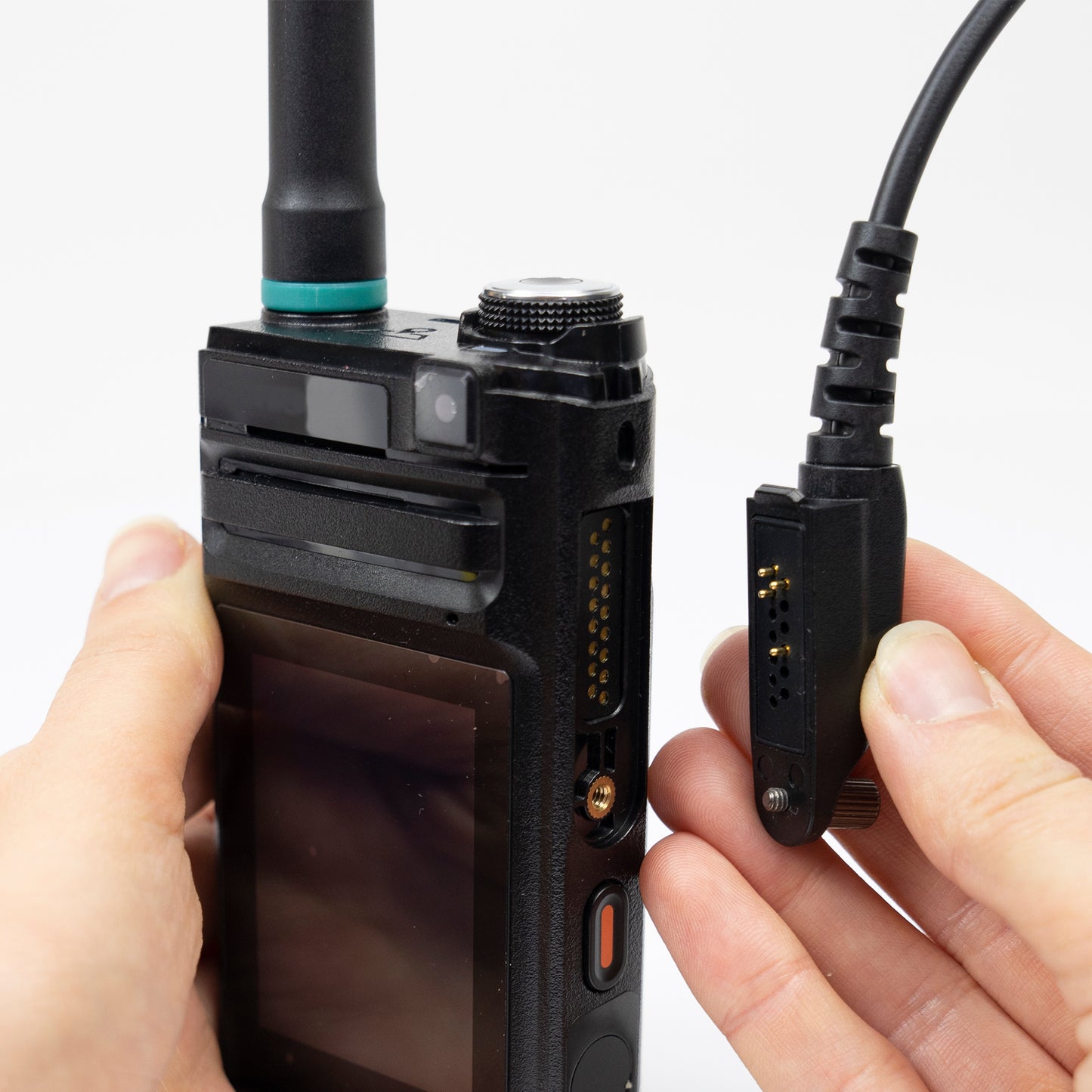 Statie radio portabila PNI 3588S, GSM 4G, camera foto duala, ecran color 2.4 inch, Li-Ion 3800 mAh, IP68