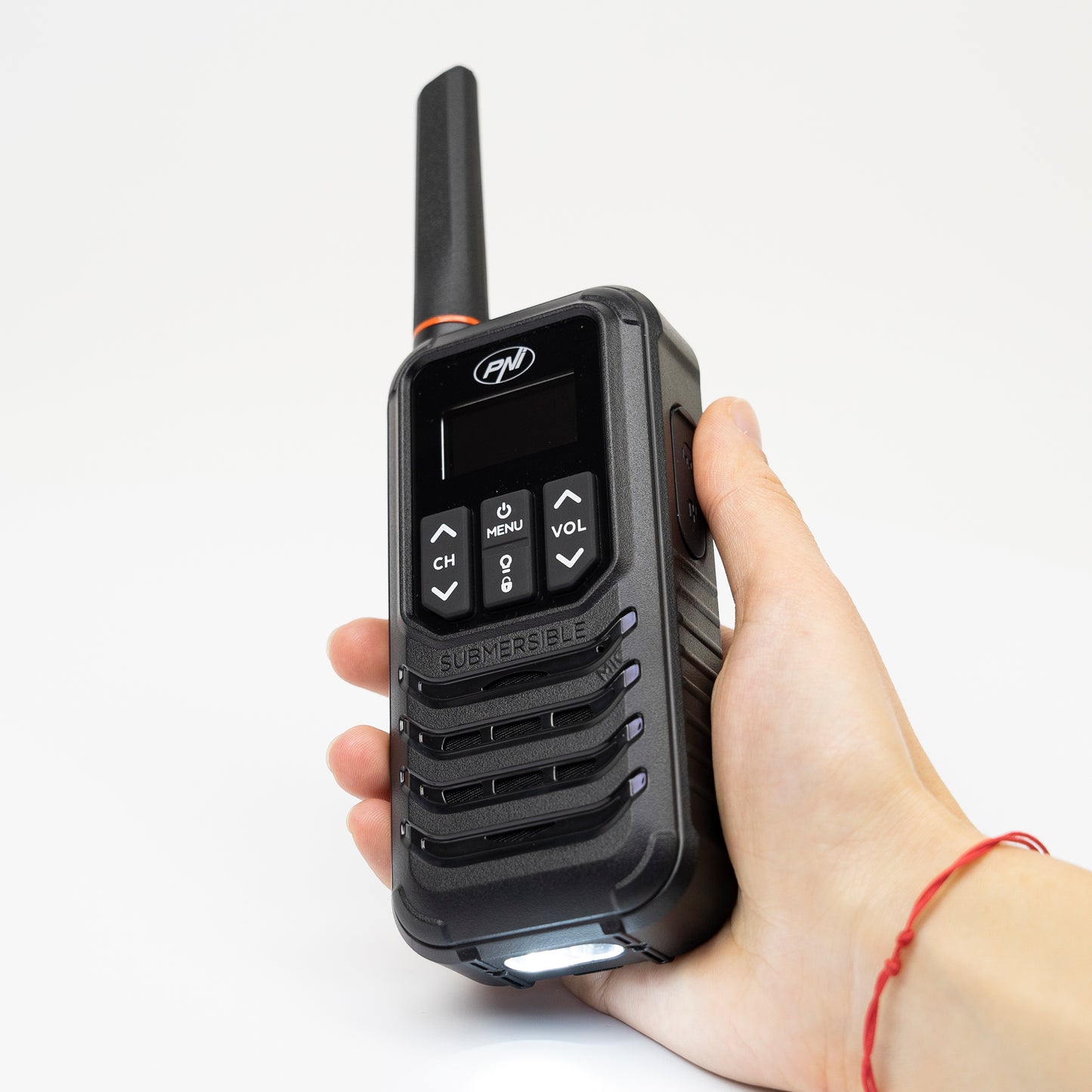 Statie radio portabila PNI PMR R80 PRO, set cu 2 bucati, 0.5W, 16 canale, Waterproof IP67, cu lanterna LED, buton SOS, VOX, USB-C