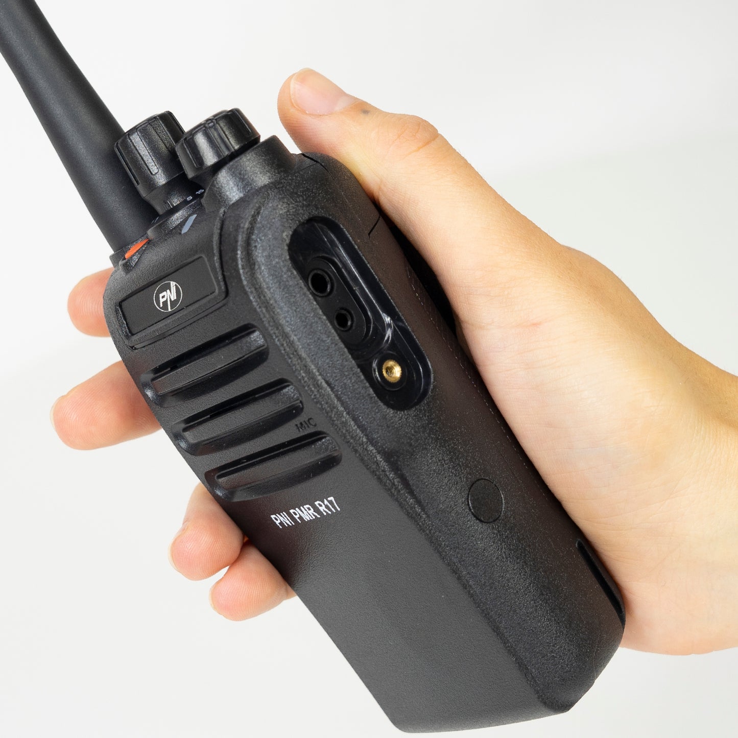 Statie radio portabila PNI PMR R17 446MHz, 0.5W, 16 canale PMR si tonuri 50 CTCSS si 104 DCS, programabila, Li-Ion 2200 mAh, IP68