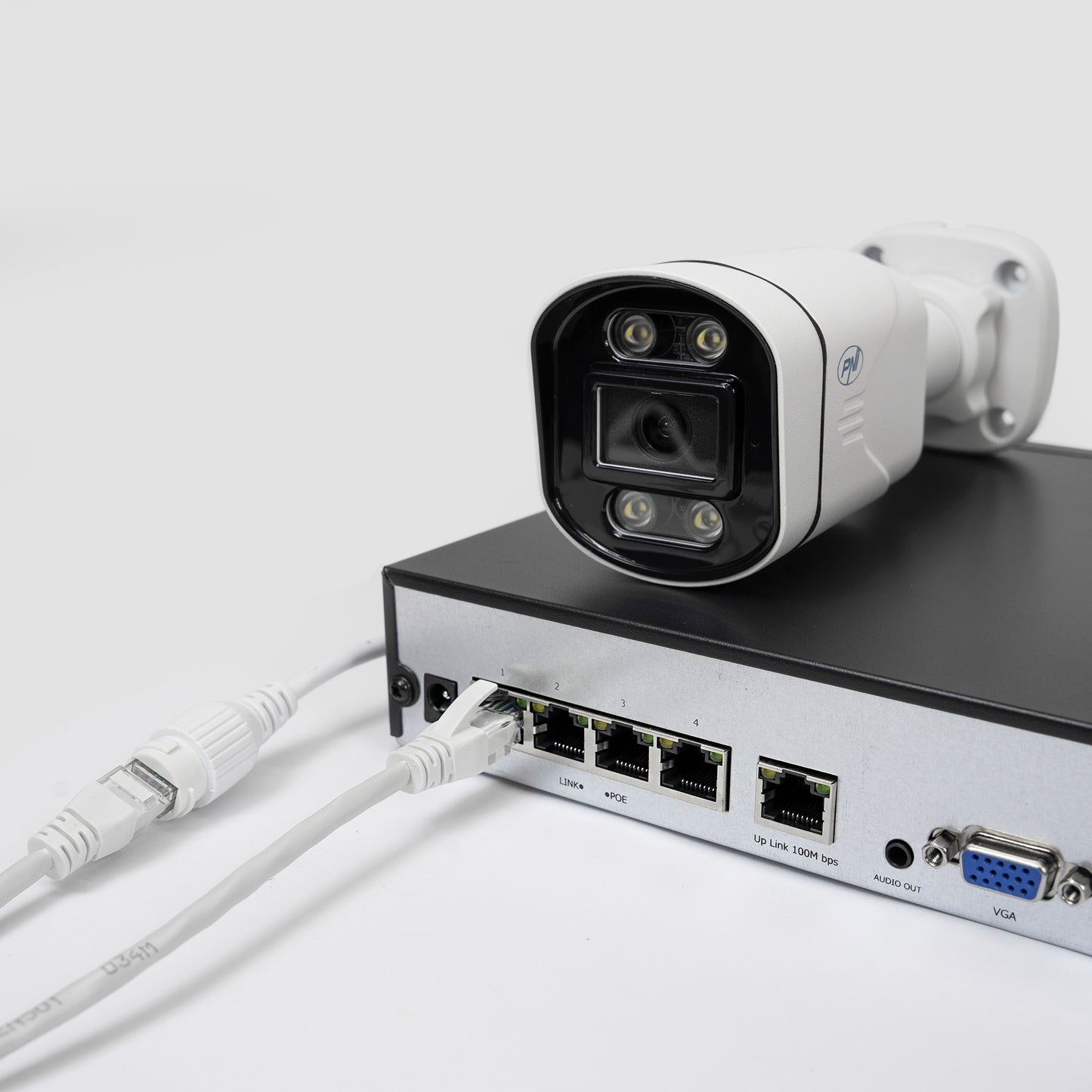 Pachet supraveghere video POE PNI House IPMAX POE 5, NVR, 4 camere cu IP 5MP si HDD PNI SafeHouse 1TB inclus