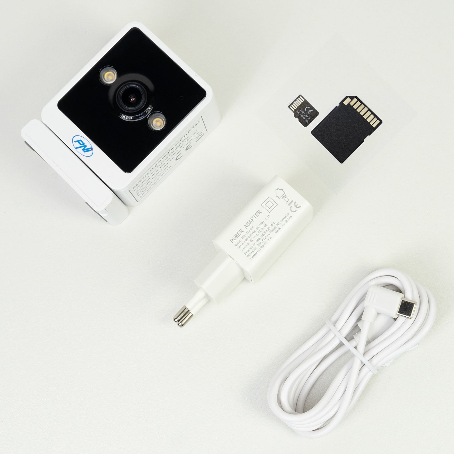 Pachet Camera supraveghere video PNI IP744 4MP cu IP, detectie miscare + Card de memorie MicroSD PNI 128GB cu adaptor SD