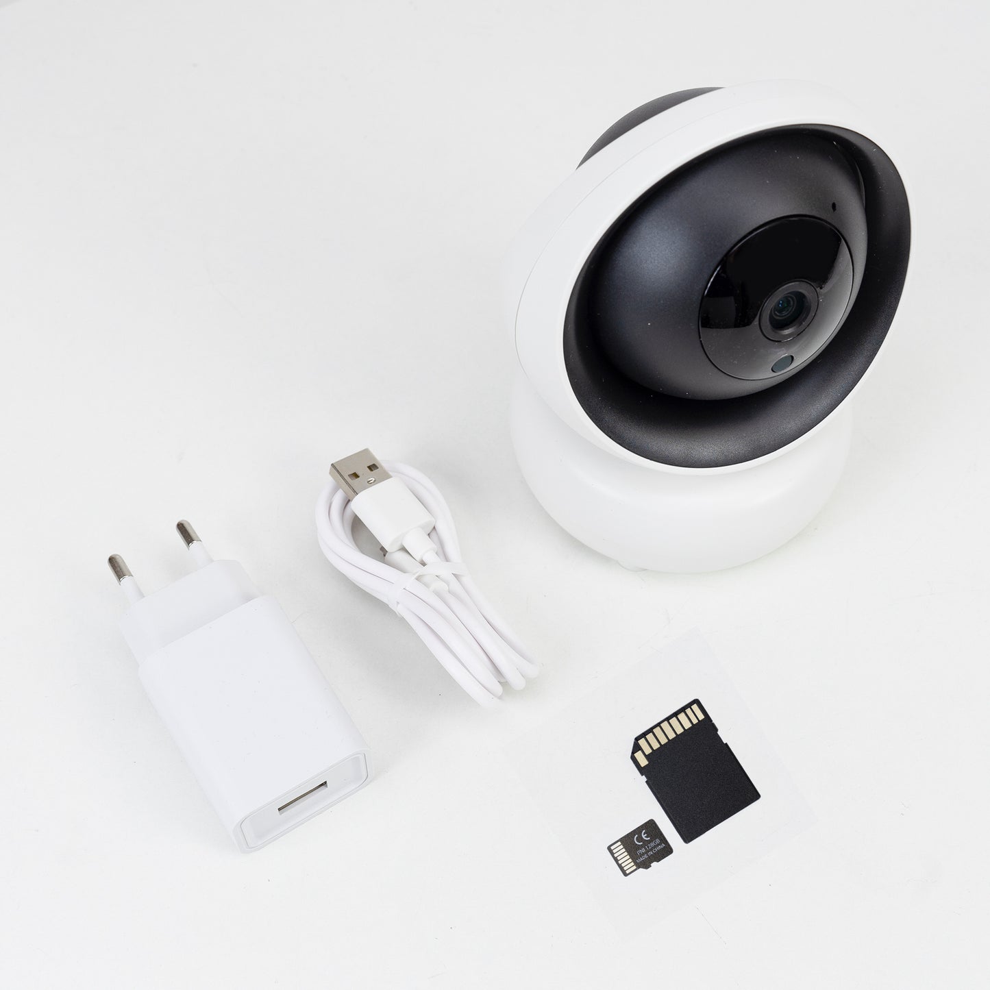 Pachet Camera supraveghere video PNI IP735 3Mp cu IP P2P + Card de memorie MicroSD PNI 128GB cu adaptor SD