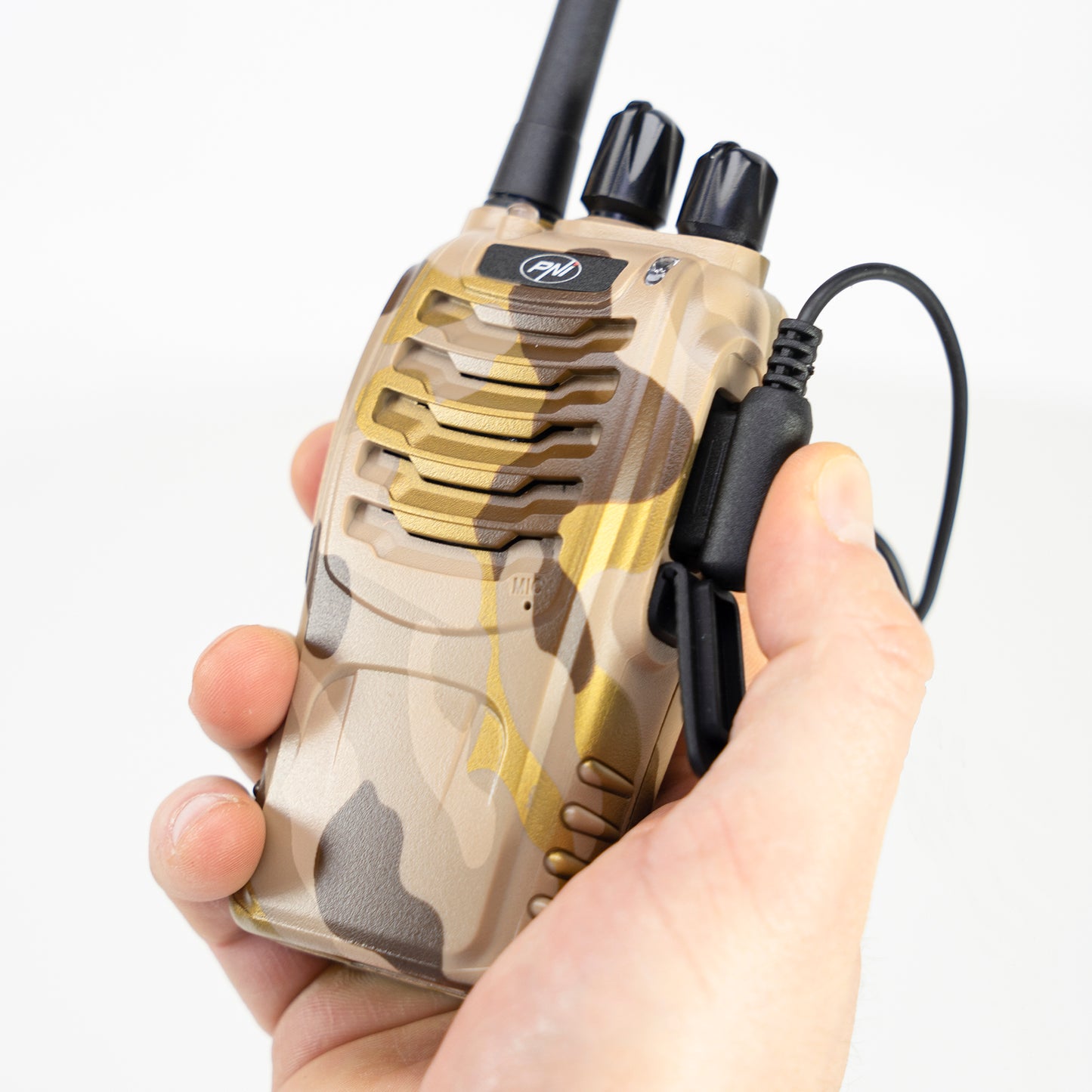 Statie radio portabila PNI PMR R40 Camo, set cu 2 buc, 0.5W, 16 canale programabile, 16 PMR si tonuri 50 CTCSS si 104 DCS, ASQ, TOT, monitor, programabila, acumulatori 1200mAh, incarcatoare si casti incluse