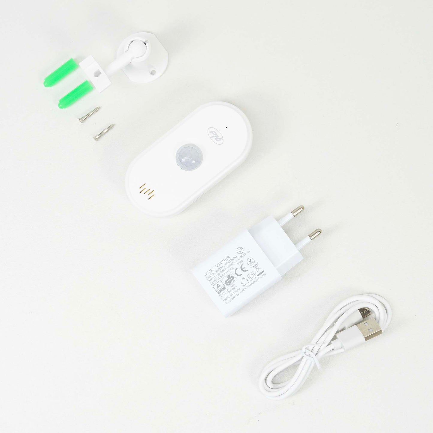 Senzor de miscare PIR PNI SafeHouse HS401 cu Wi-Fi, compatibil cu aplicatia Tuya, alarma sonora 80dB, difuzor incorporat, alimentare 5V USB C