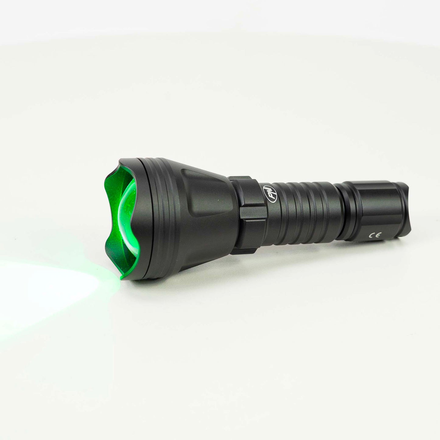 Lanterna PNI Adventure FBG158 cu LED, lumina verde, distanta 650 m, functie zoom si dimming, acumulator 18650 3000mAh si incarcator inclus, IP68, negru