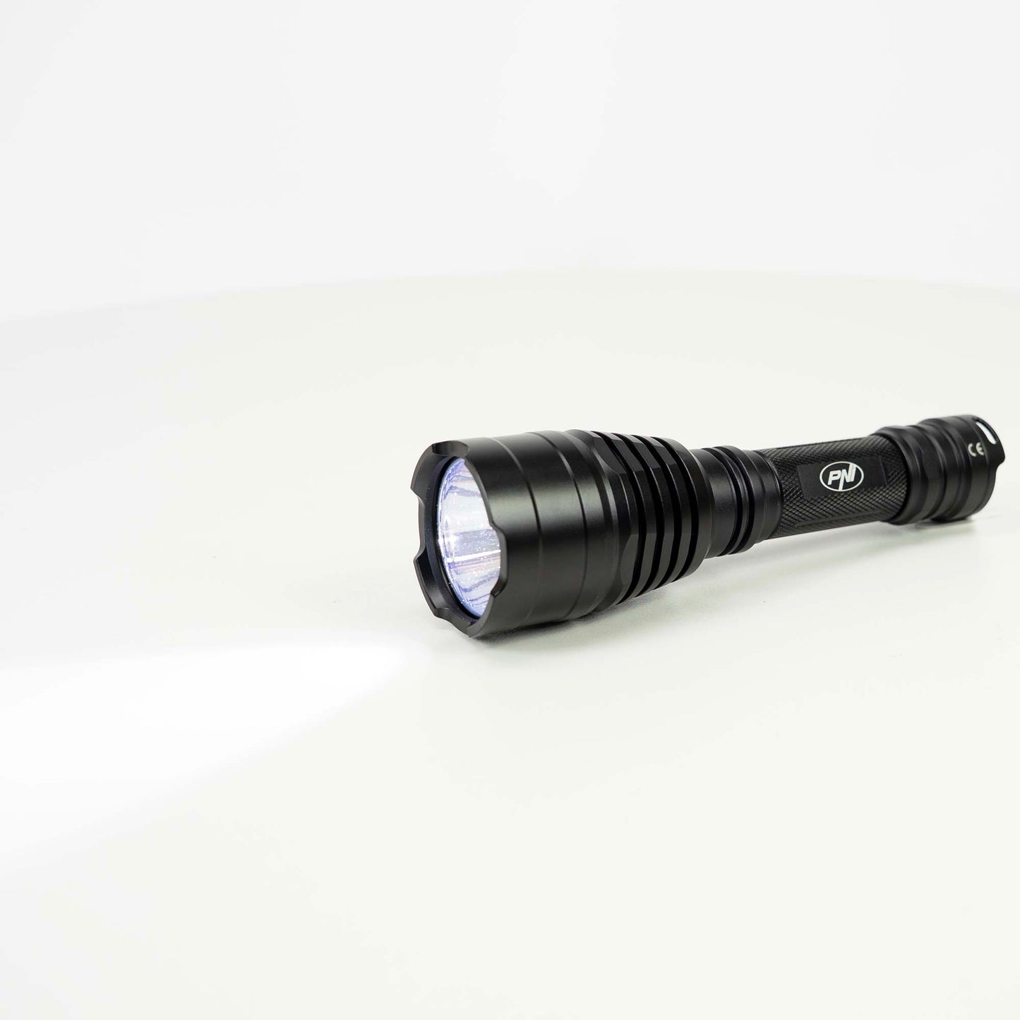 Lanterna PNI Adventure FBW58 cu LED, lumina alba, distanta 650 m, 1000lm, acumulator 18650 3000mAh si incarcator inclus, negru