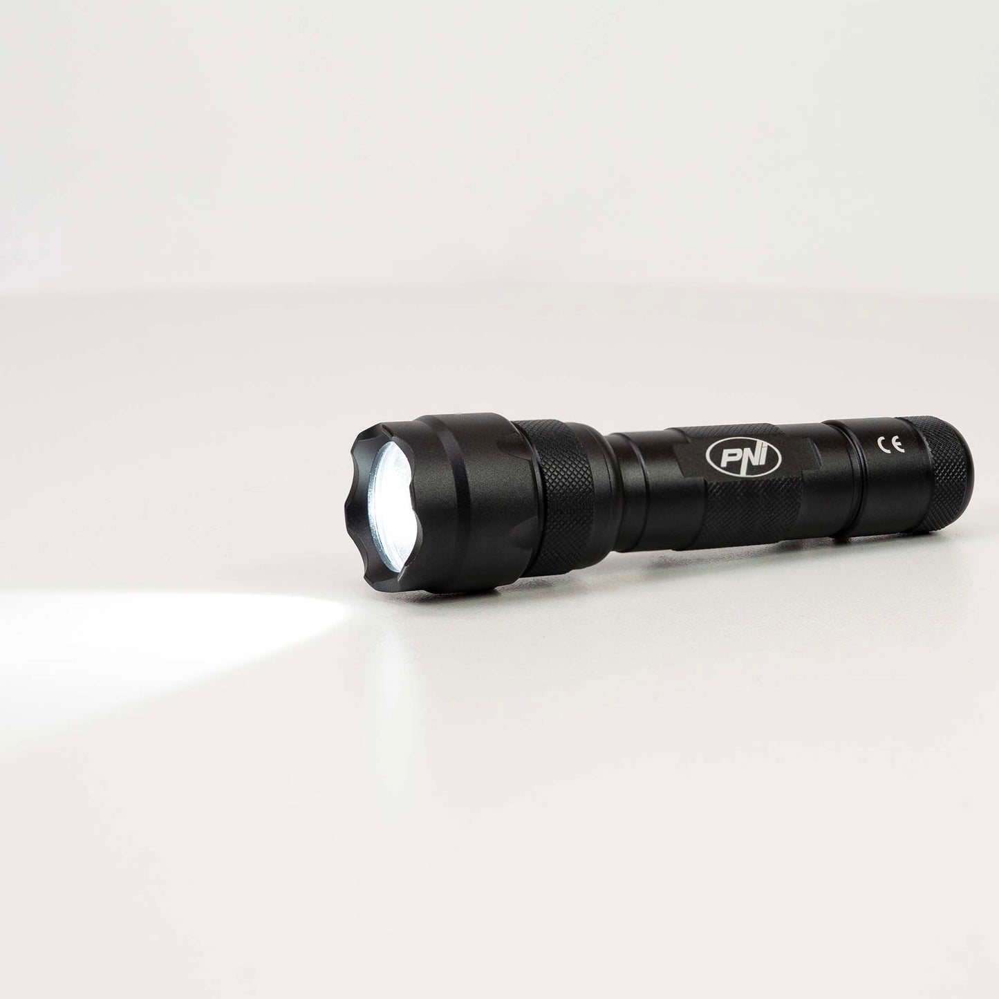 Lanterna PNI Adventure FDW48 cu LED, aluminiu, acumulator 3000 mAh, cu incarcator acumulator inclus, negru