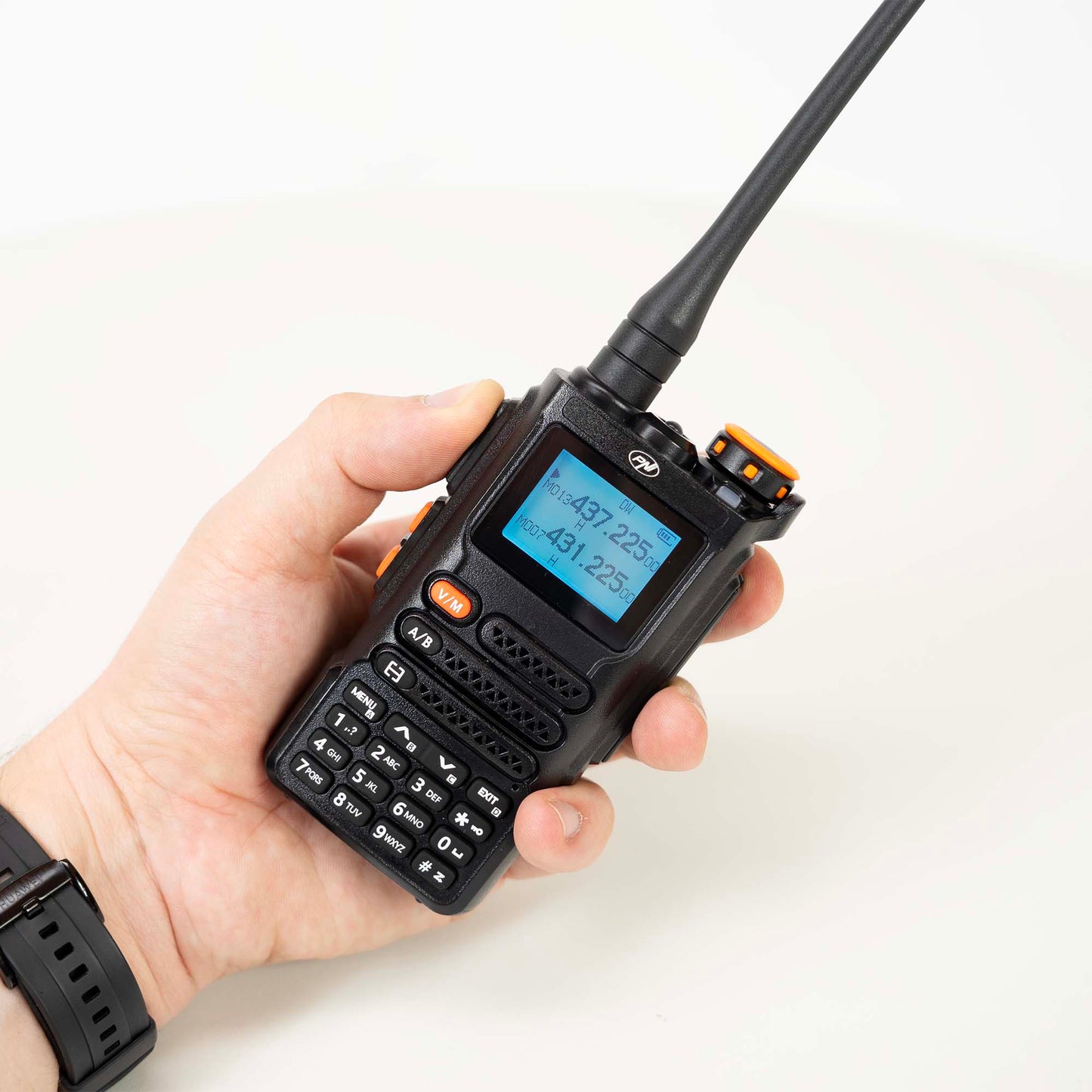 Statie radio portabila VHF/UHF PNI P16UV 999 canale, dual band TX si 6 benzi RX, transmisie VOX, Scan, Radio FM, canale meteo, Li-Ion 2600 mAh