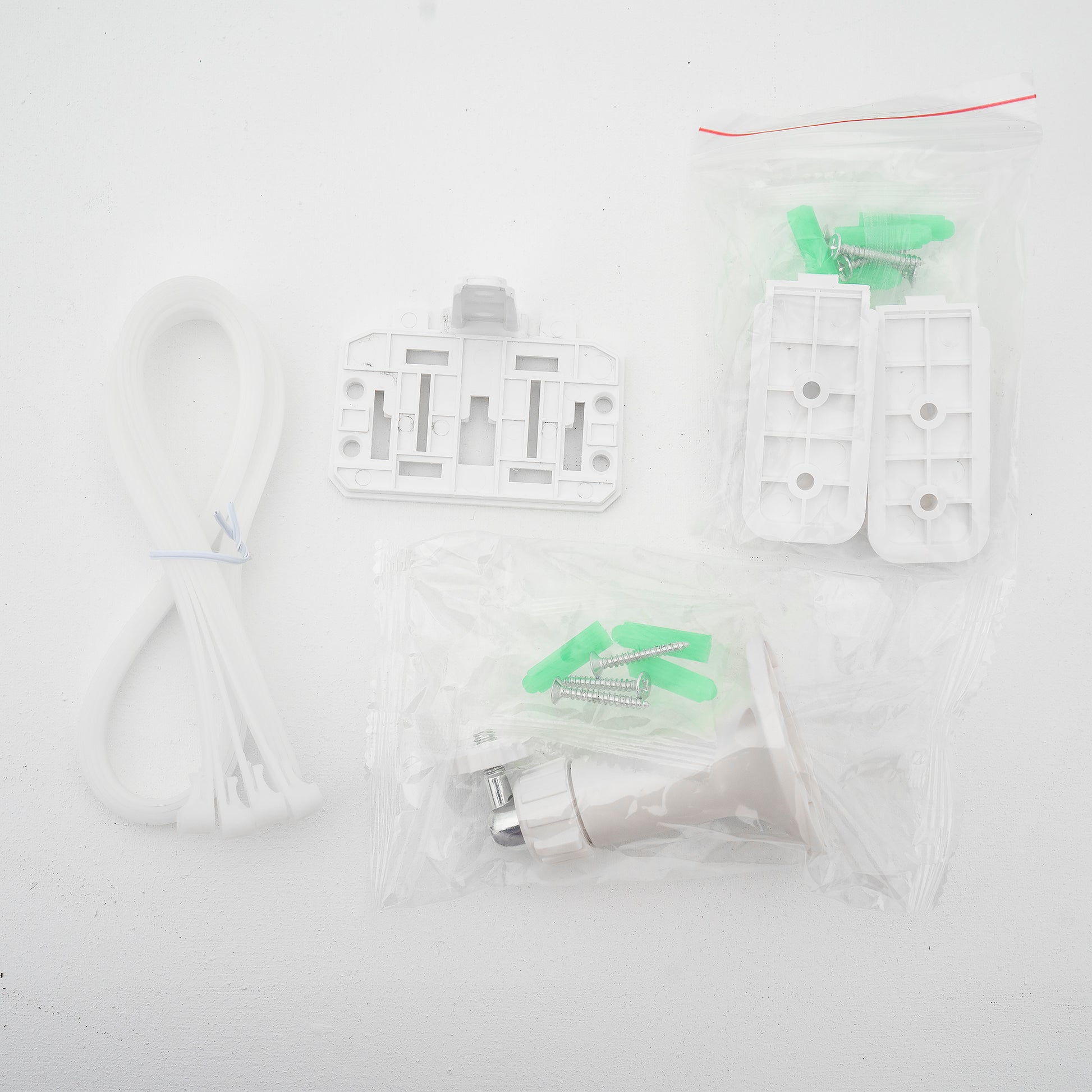 Camera supraveghere video PNI IP794 cu Wi-Fi, PTZ, dual lens 2MP + 2MP, panou solar 5.5W, acumulator bloc 8000mAh