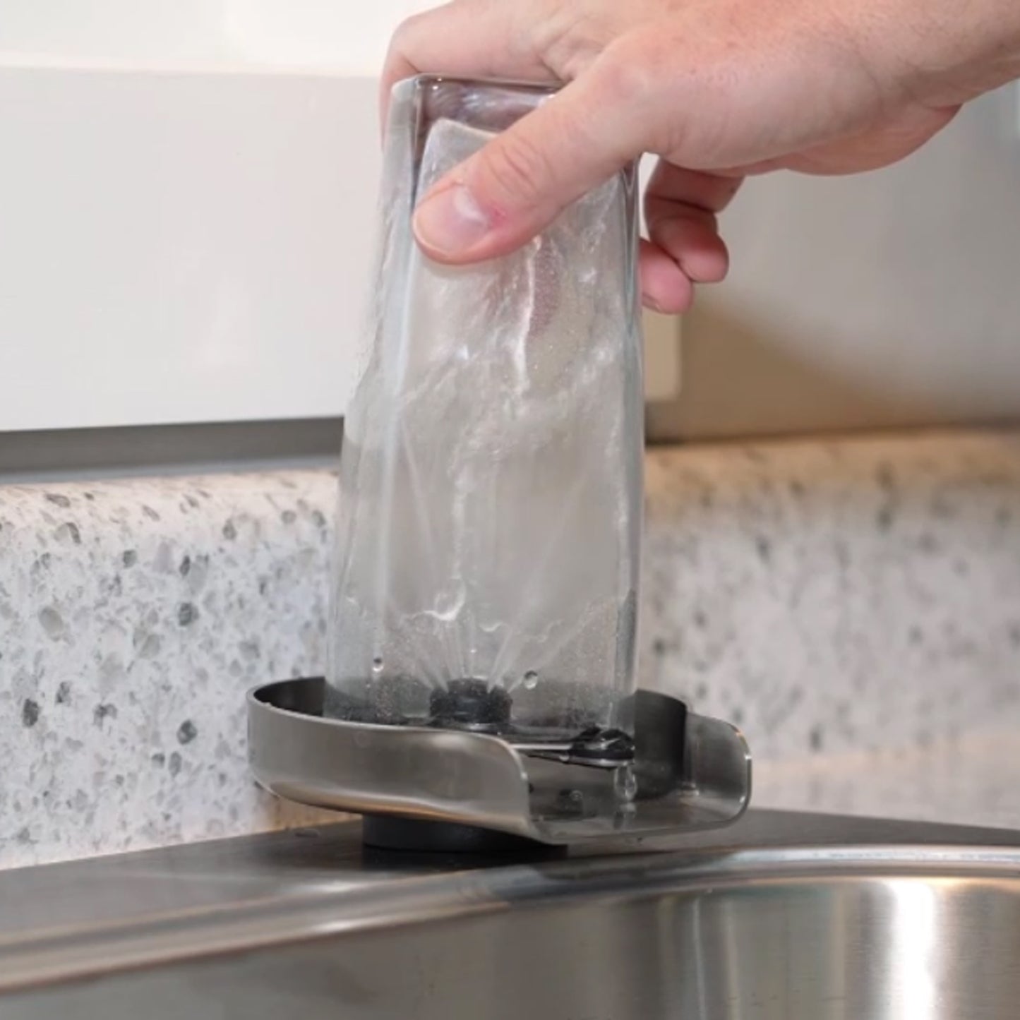 Dispozitiv spalare pahare PNI GW200 pentru bar, restaurant, bucatarie, clatire si spalare rapida, jet cu presiune, racord flexibil inclus, plastic ABS si otel inoxidabil, negru