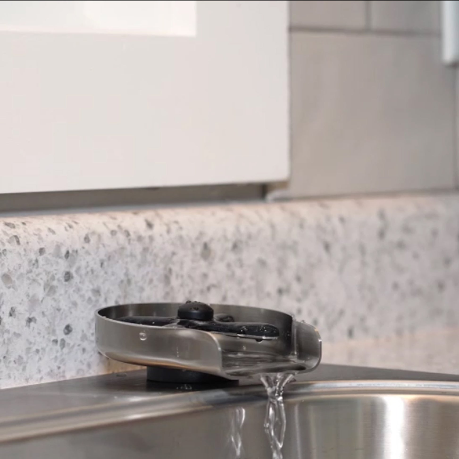 Dispozitiv spalare pahare PNI GW200 pentru bar, restaurant, bucatarie, clatire si spalare rapida, jet cu presiune, racord flexibil inclus, plastic ABS si otel inoxidabil, negru