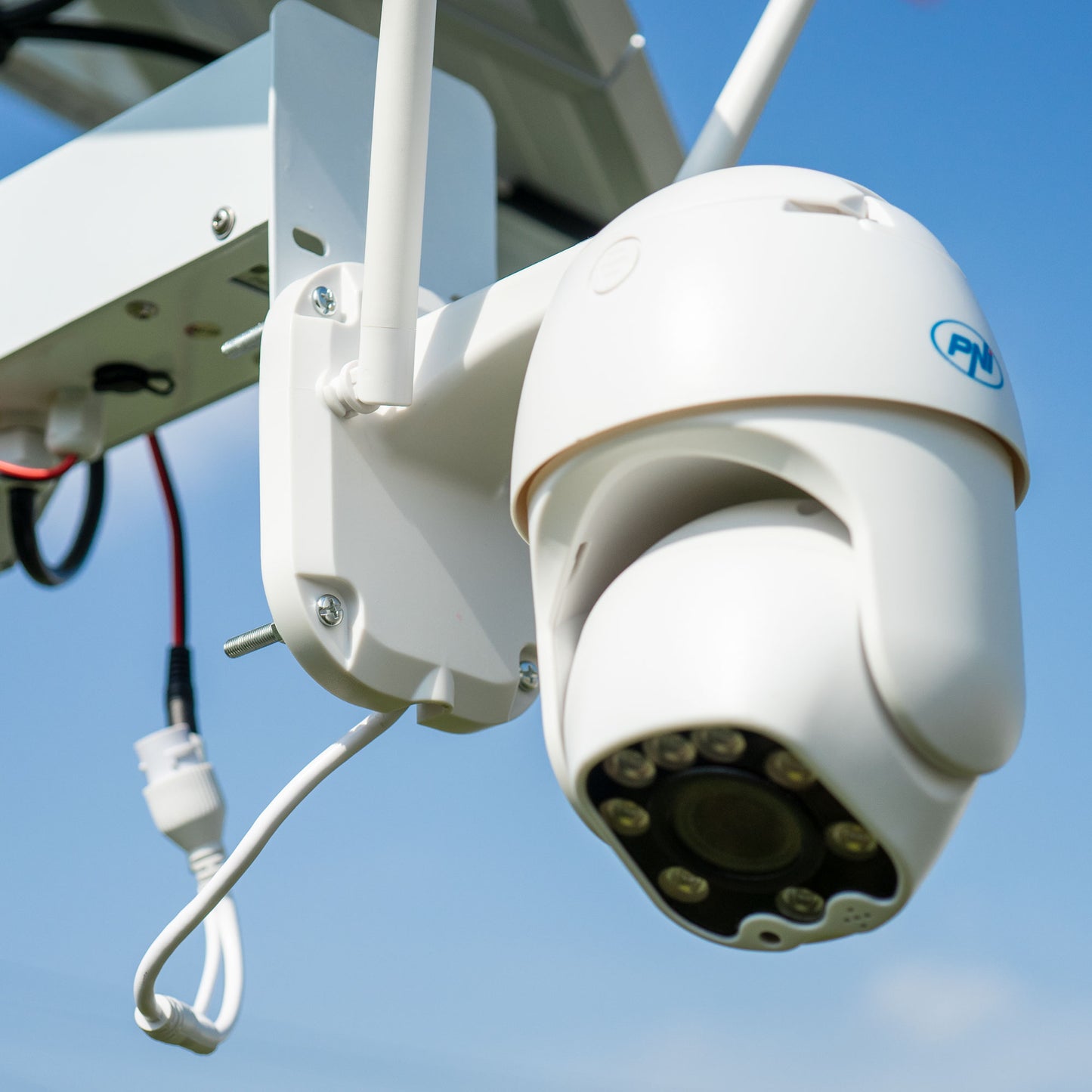 Camera supraveghere video PNI IP60 live PTZ cu panou solar, 2MP, GSM 4G, slot SIM zoom optic 5X