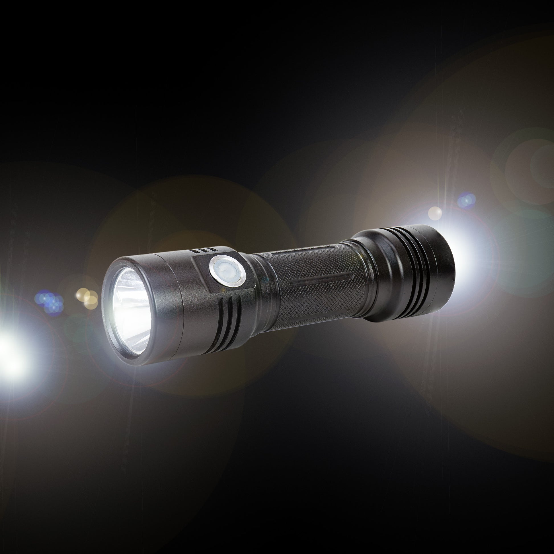 Lanterna dubla PNI Adventure F200 din aluminiu cu LED, acumulator 4000mAh si port micro USB, 3 LED-uri cu deschidere mare si unul cu focus, ambele au 3 niveluri de putere