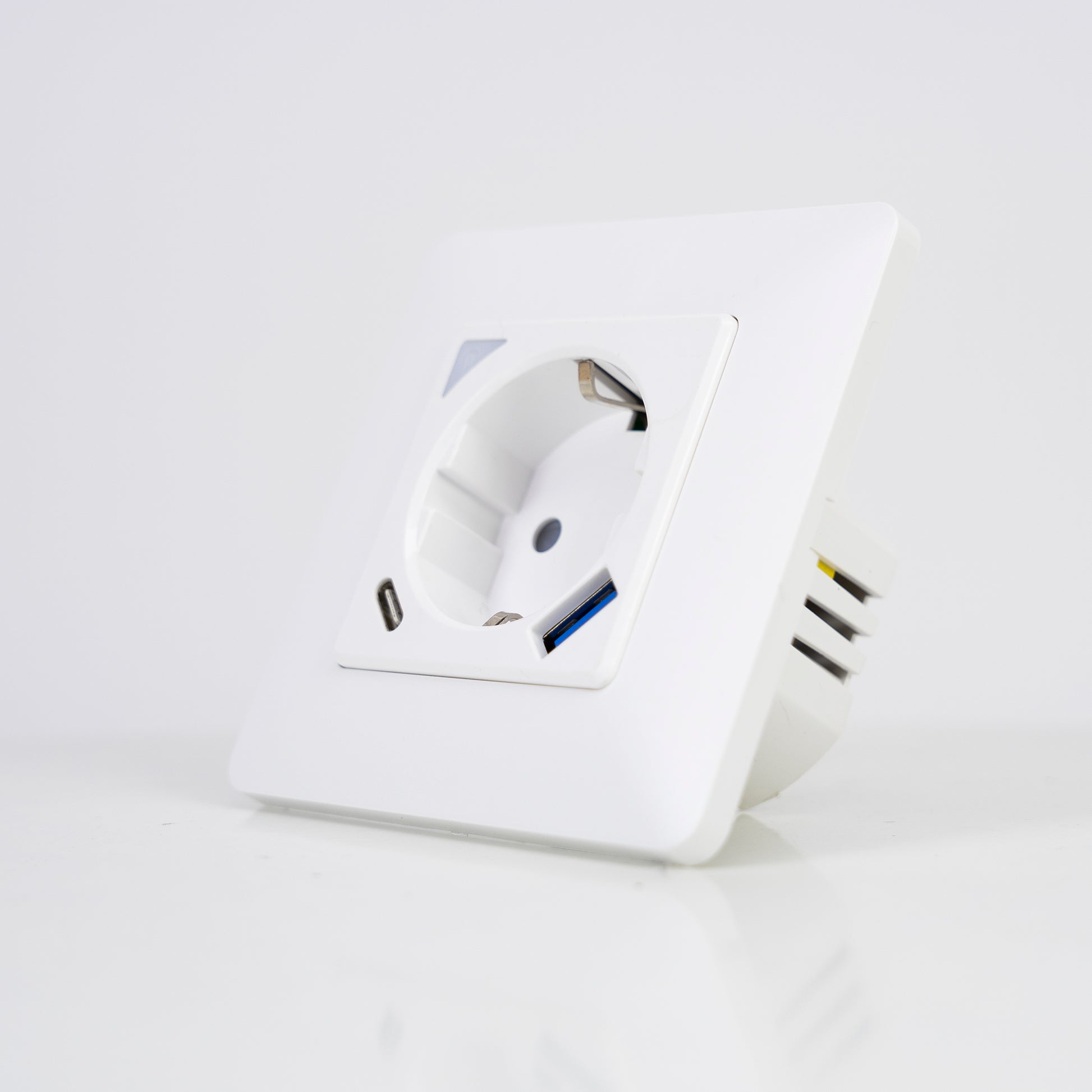 Priza inteligenta PNI SmartHome WP202S WiFi, montaj ingropat, control prin internet, aplicatie dedicata Tuya Smart, compatibila Amazon Alexa si Google Home