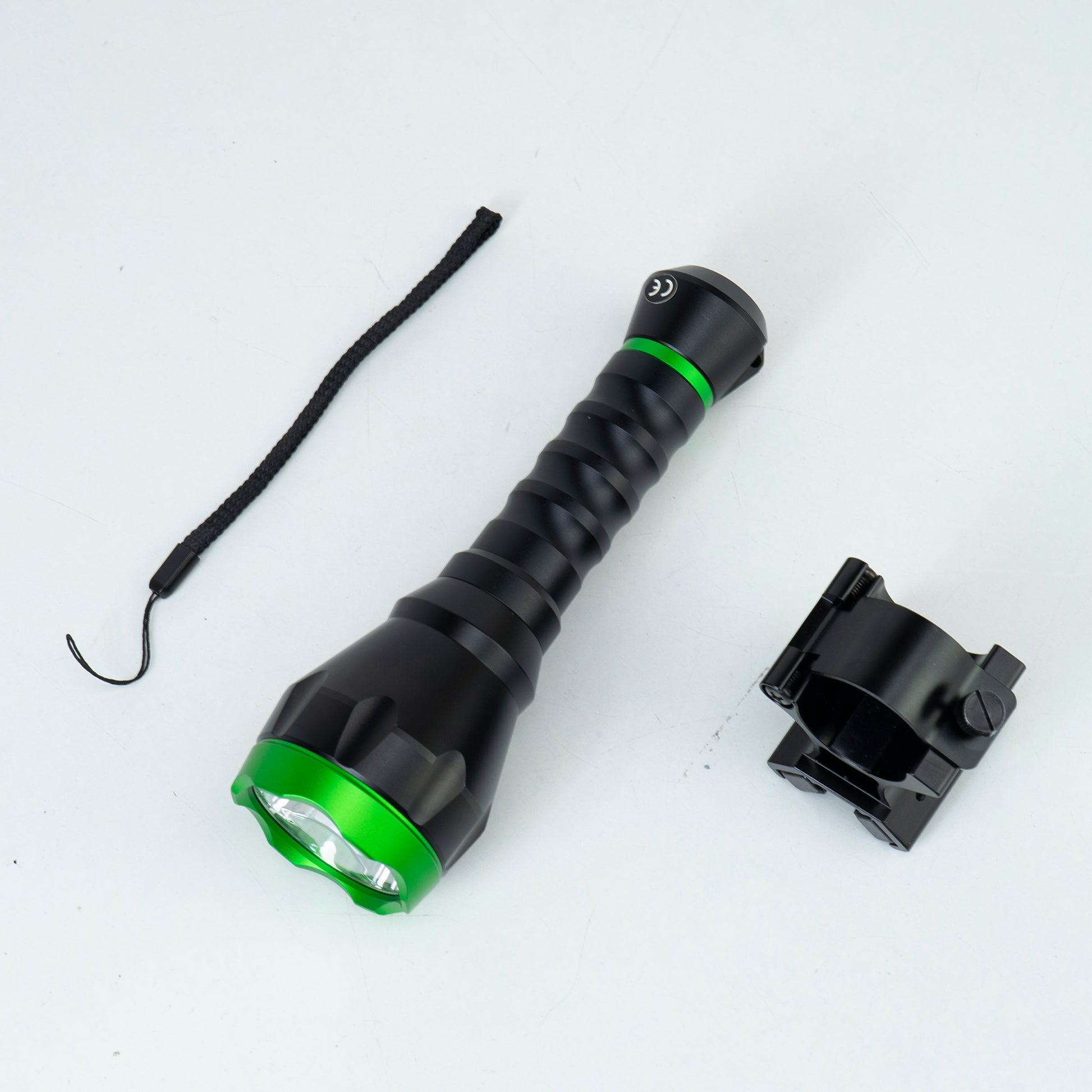 Pachet Lanterna PNI Adventure F750 Green Light din aluminiu si suport de montaj magnetic PNI FLM33