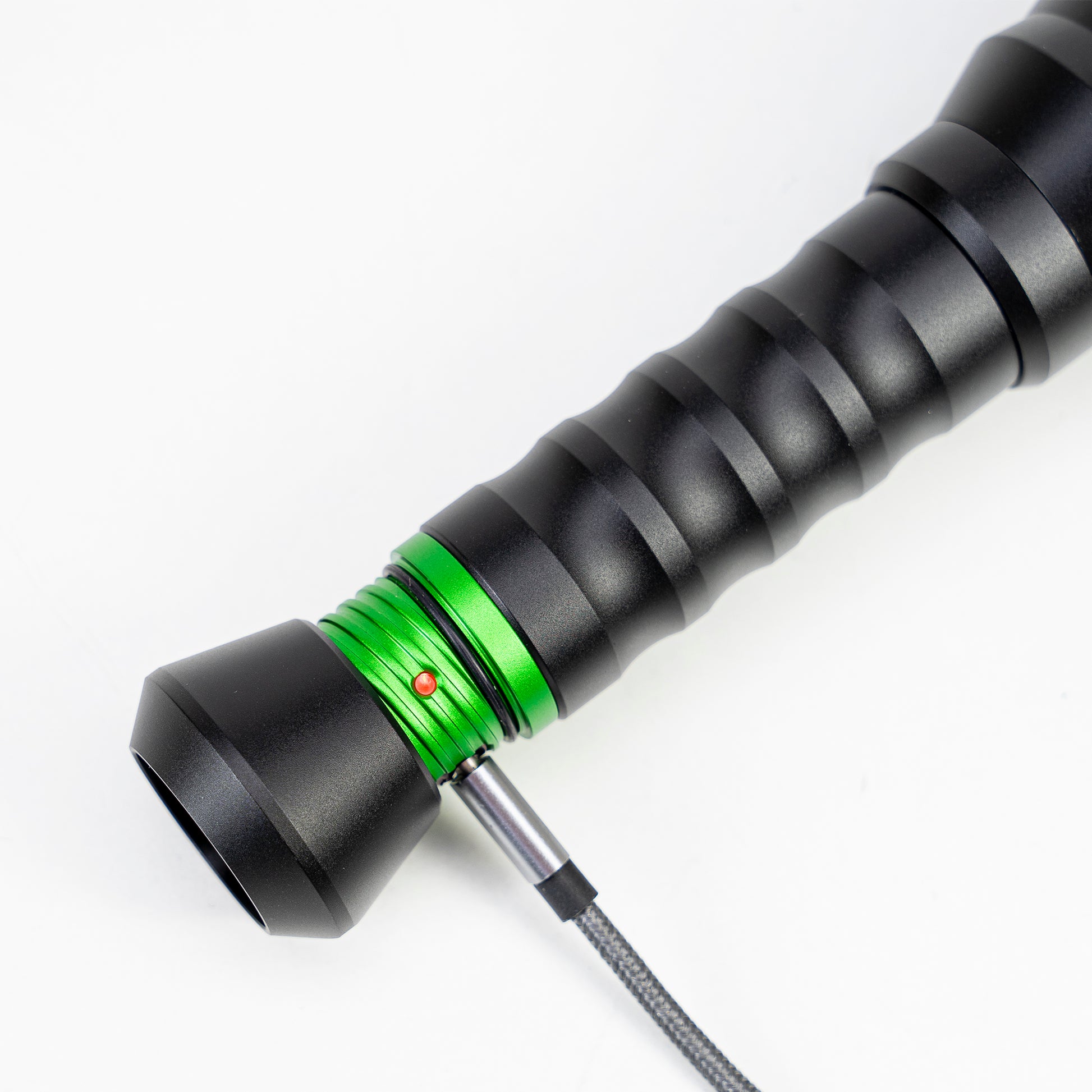 Pachet Lanterna PNI Adventure F750 Green Light din aluminiu si suport de montaj magnetic PNI FLM33