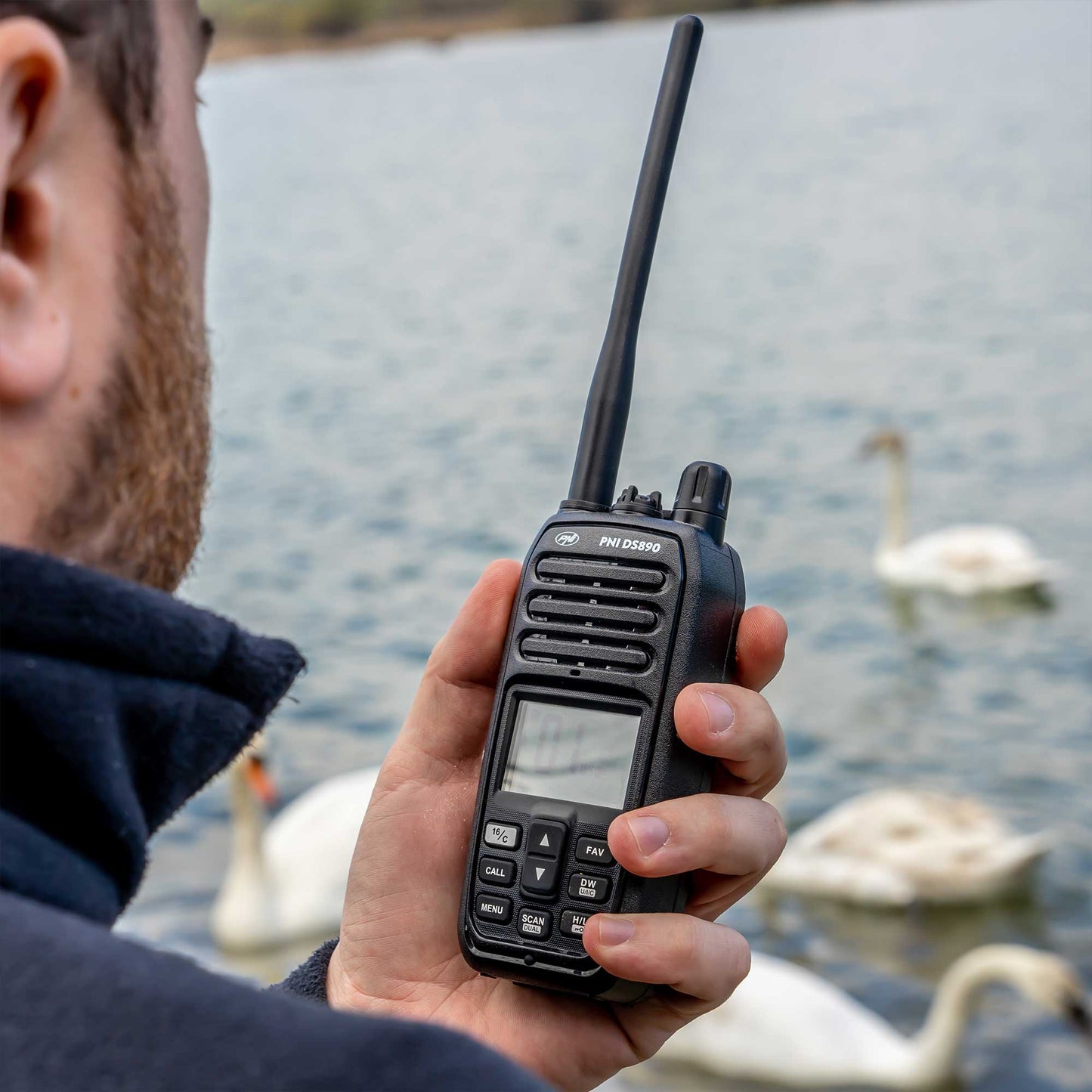 Statie radio maritima portabila PNI DS890 88 canale, 10 canale meteo, Squelch reglabil, Roger Beep, Dual Watch, Scan, Call, NRC, acumulator 1800mAh, IP67