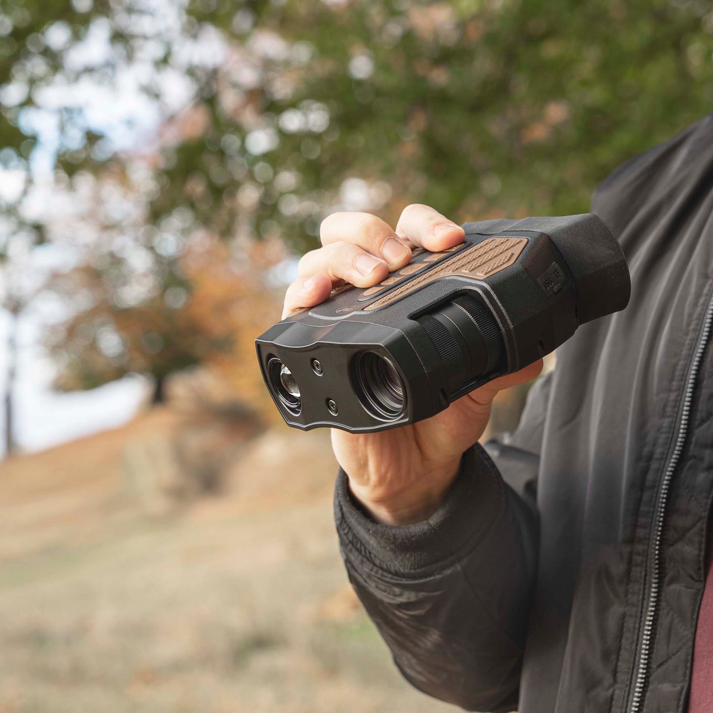 Binoclu digital pentru vanatoare PNI Hunting BH800, zoom 18X, 10x optic + 8X digital, infrared night vision, functioneaza si noaptea