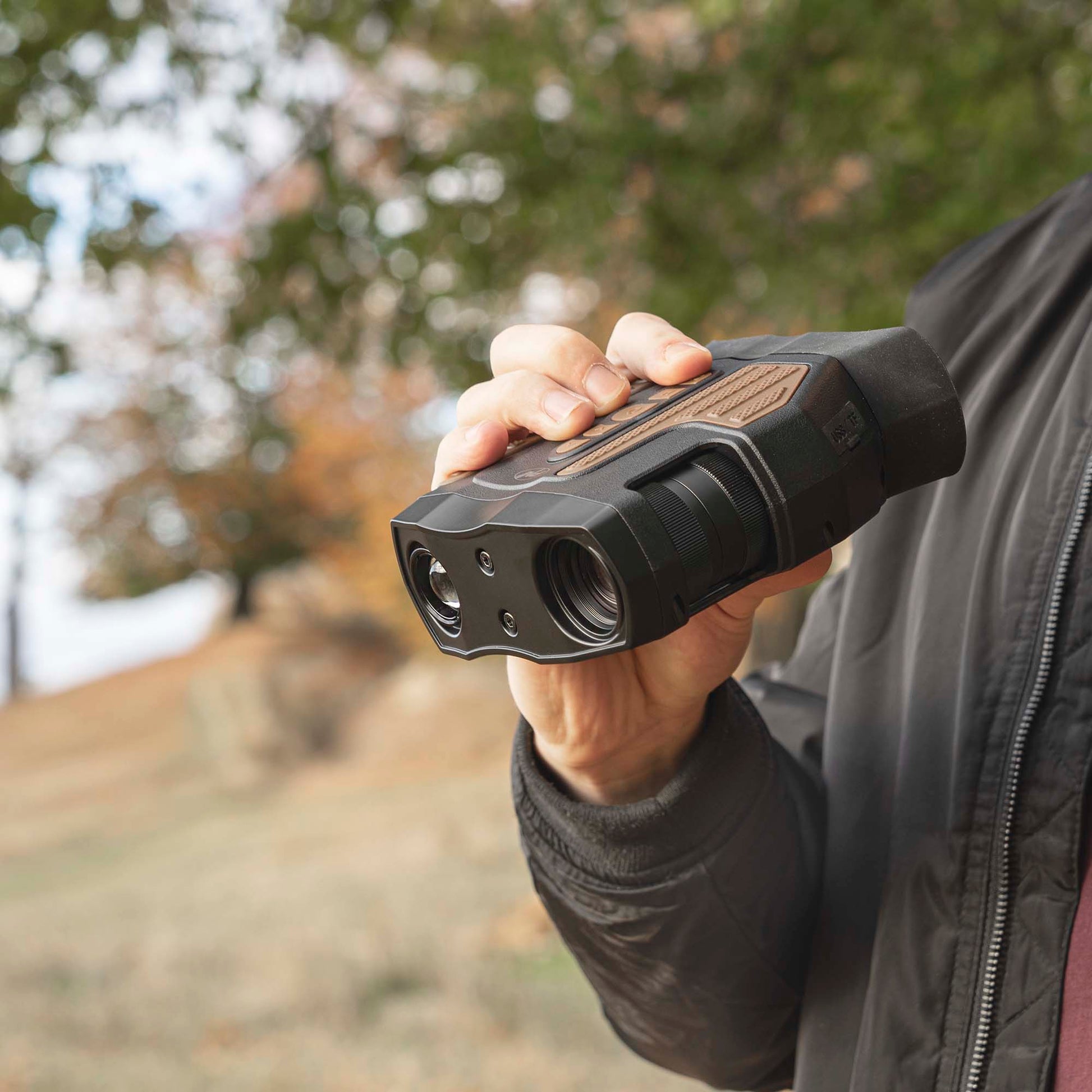 Binoclu digital pentru vanatoare PNI Hunting BH800, zoom 18X, 10x optic + 8X digital, infrared night vision, functioneaza si noaptea