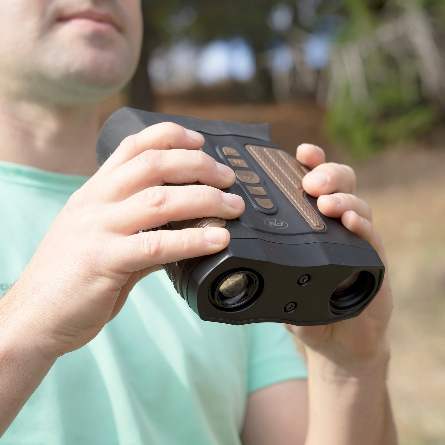 Binoclu digital pentru vanatoare PNI Hunting BH800, zoom 18X, 10x optic + 8X digital, infrared night vision, functioneaza si noaptea