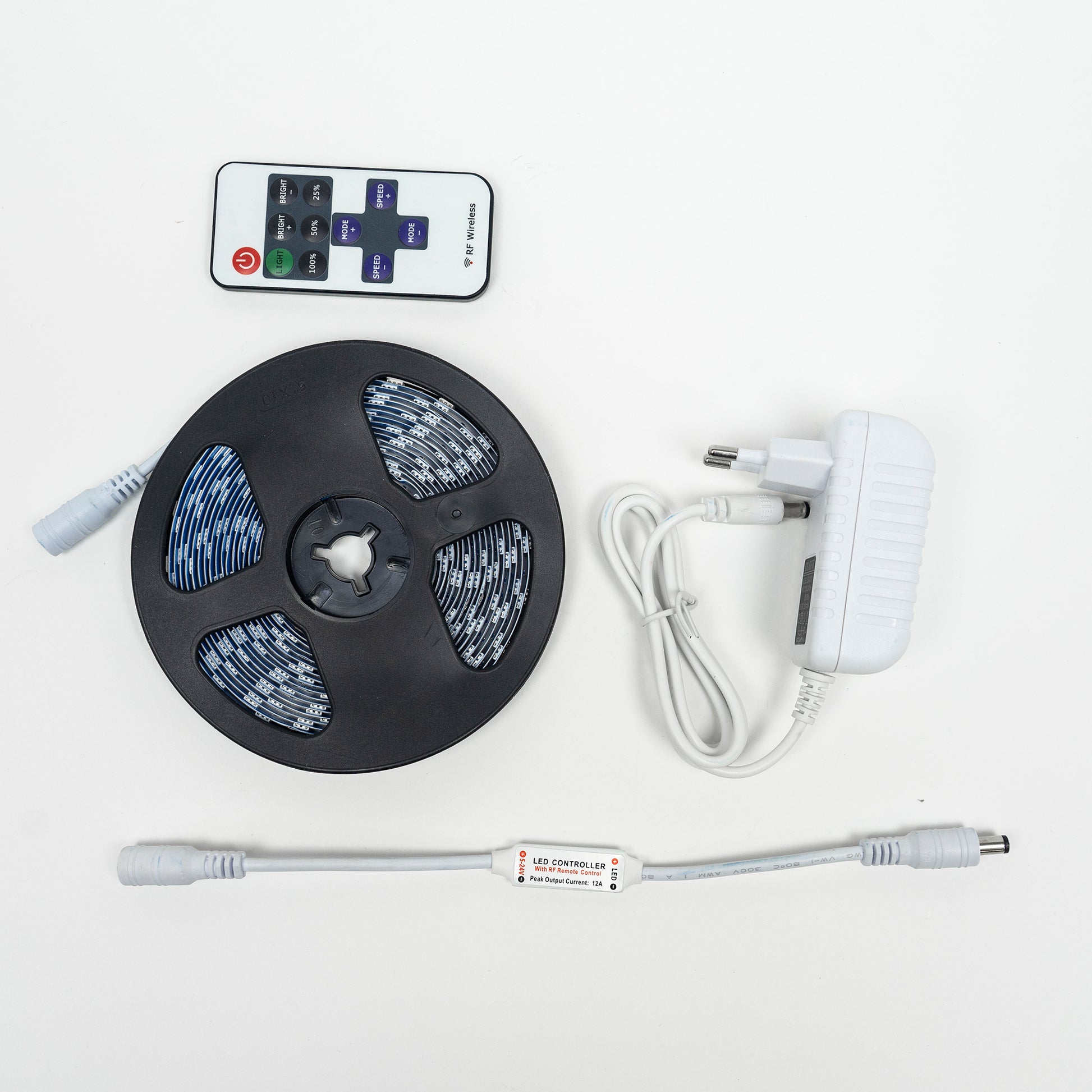 Banda LED W5050, 5 m, alb rece, cu telecomanda, alimentator 230 V, dimabil, joc de lumini, 300 LED- uri tip 5050