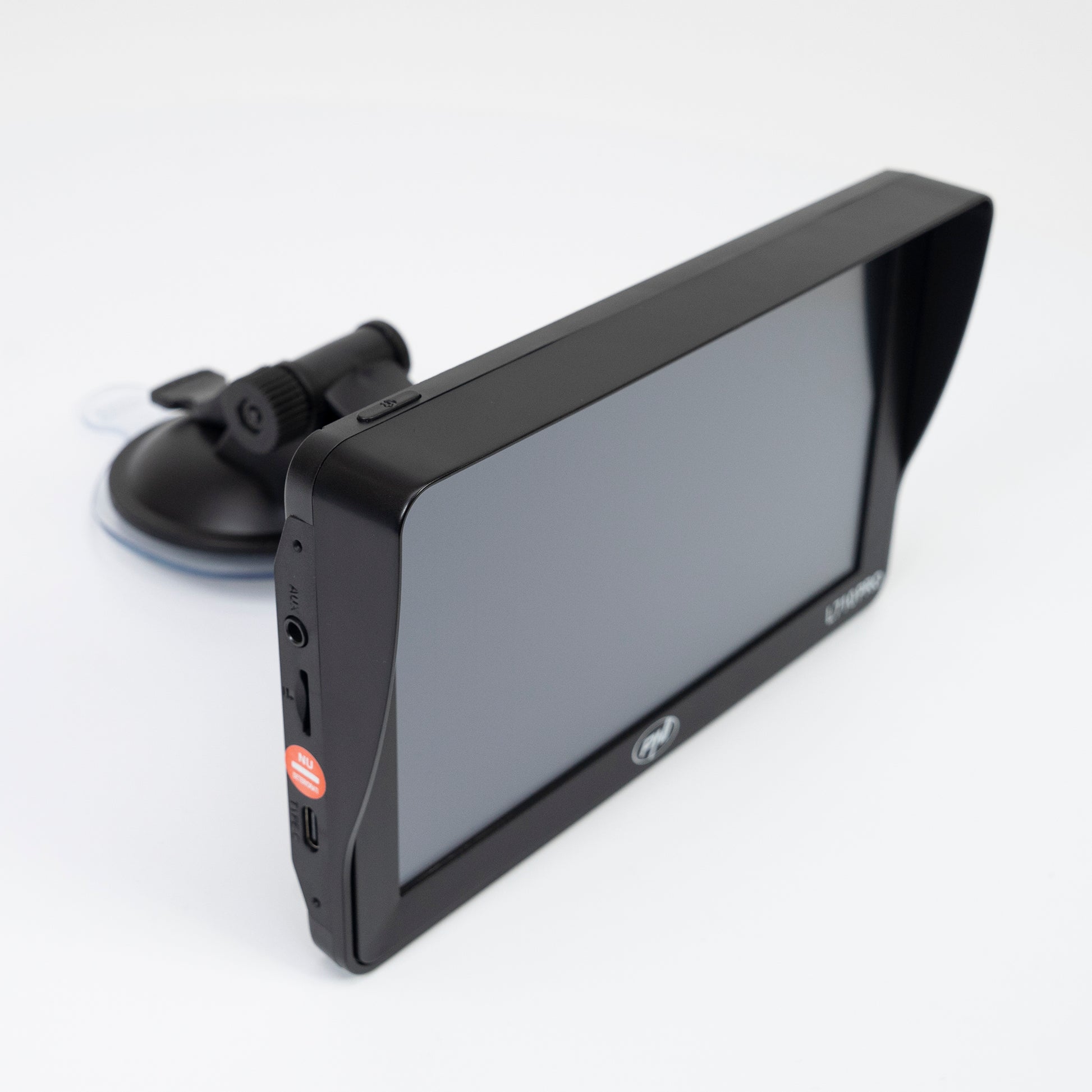 Sistem de navigatie GPS PNI L710 PRO cu parasolar, 7 inch, 800 MHz, 256MB DDR, 16GB memorie interna, FM transmitter, cu doua alimentatoare auto incluse