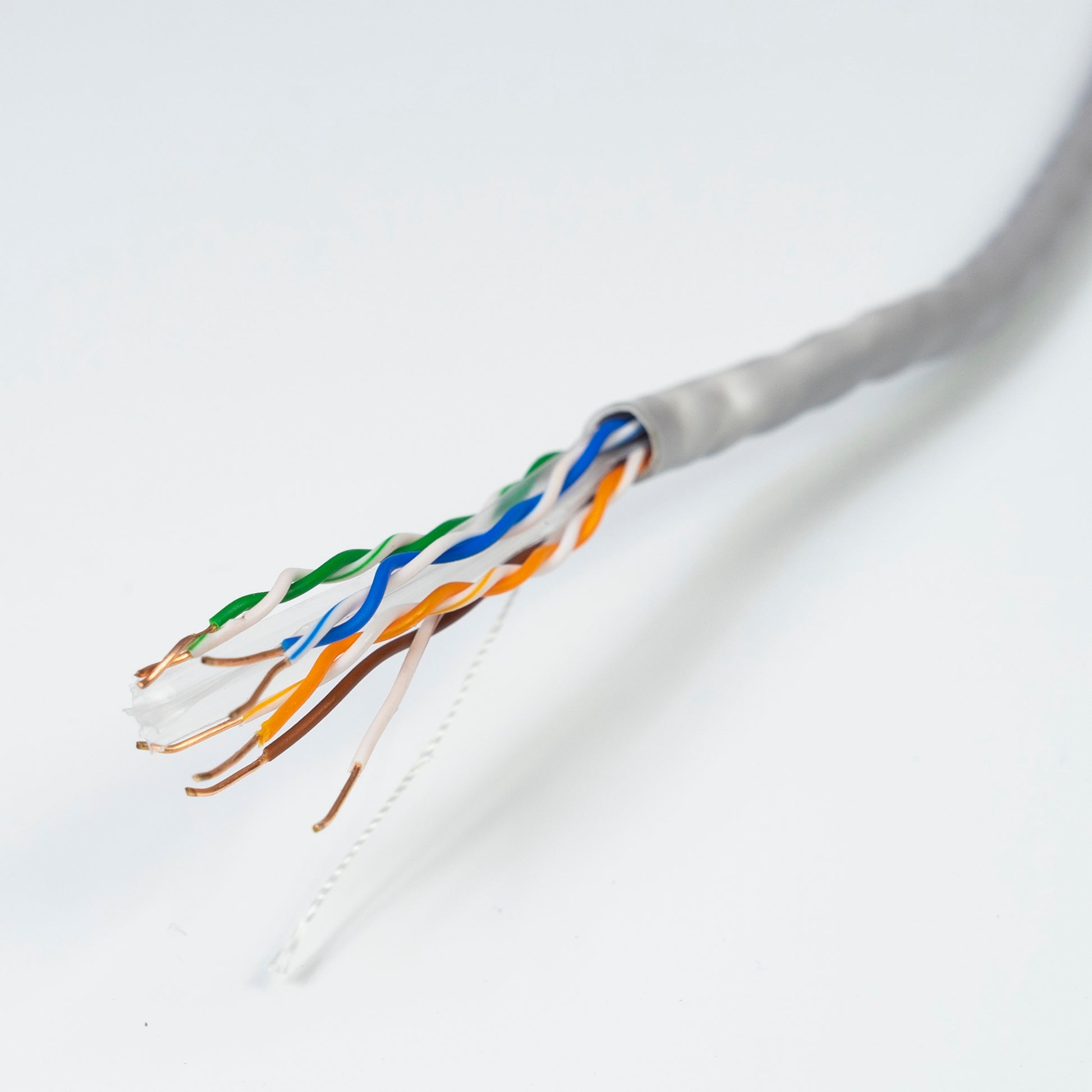 Cablu UTP CAT6 PNI CU057 la metru, cu 4 perechi de fire torsadate din cupru 100%  0.57 mm, pentru internet si sisteme de supraveghere