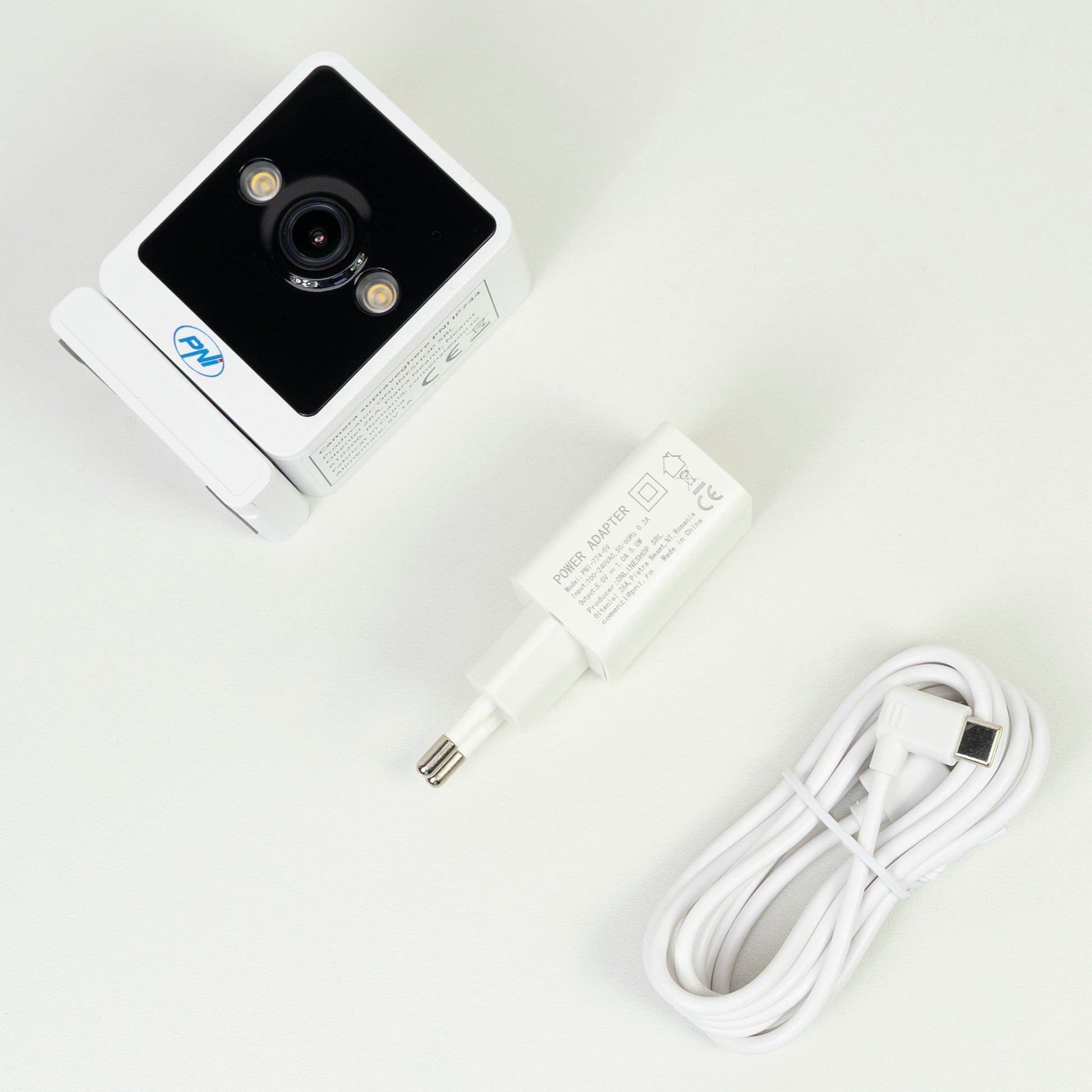 Camera supraveghere video PNI IP744 4MP cu IP, detectie miscare, audio bidirectional, slot card micro SD, unghi larg, control din aplicatie, imagine color pe timp de noapte, interior si exterior