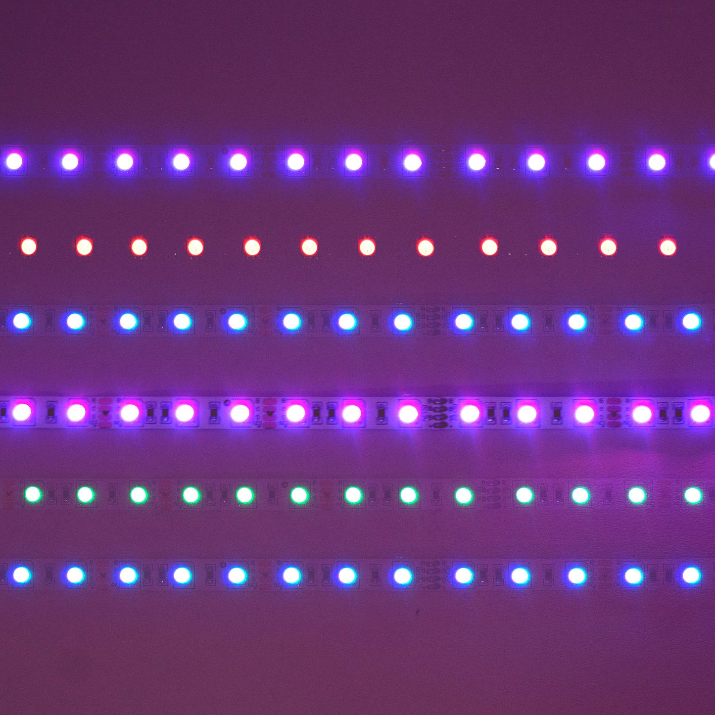 Banda LED PNI 5050RGB, 300 LED-uri, RGB, dimabil, jocuri de lumini, 5 metri, IP20, telecomanda, alimentator 230V inclus