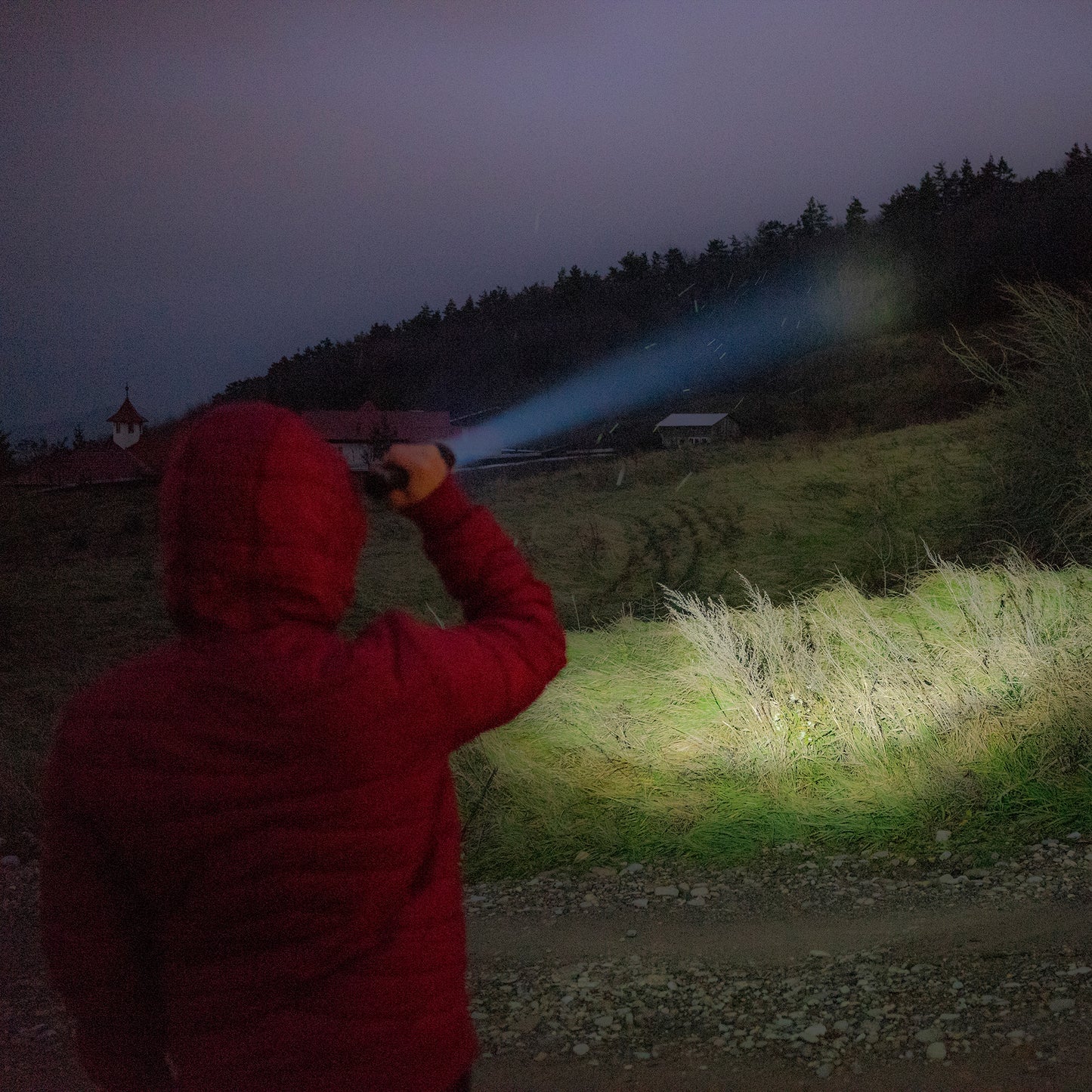 Lanterna PNI Adventure F410 din aluminiu, cu LED 10W, 700 lumeni, pana la 250 m, IP44, USB Tip C, acumulatori 3000mAh inclusi