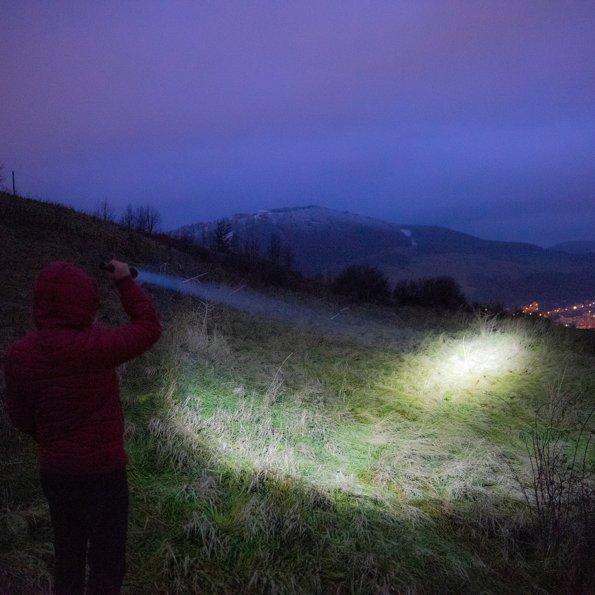 Lanterna PNI Adventure F410 din aluminiu, cu LED 10W, 700 lumeni, pana la 250 m, IP44, USB Tip C, acumulatori 3000mAh inclusi