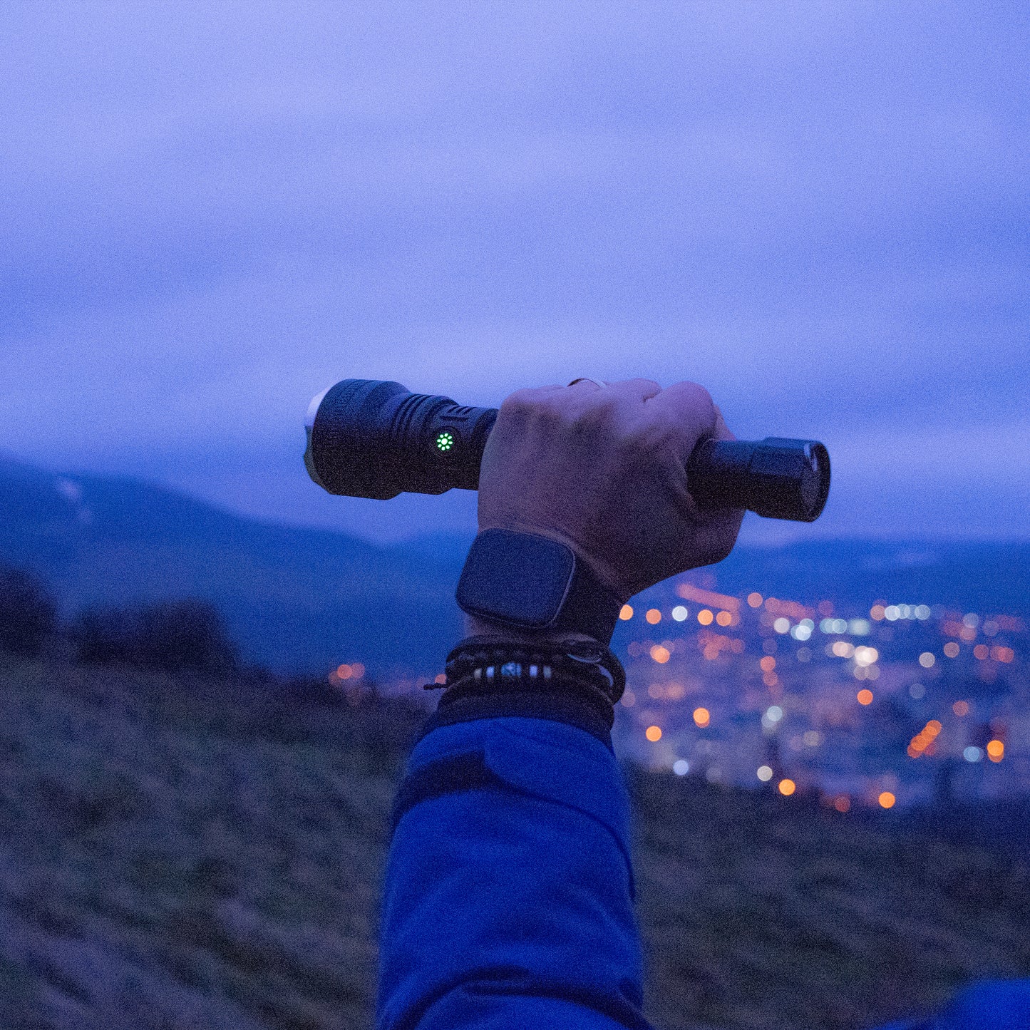 Lanterna PNI Adventure F410 din aluminiu, cu LED 10W, 700 lumeni, pana la 250 m, IP44, USB Tip C, acumulatori 3000mAh inclusi