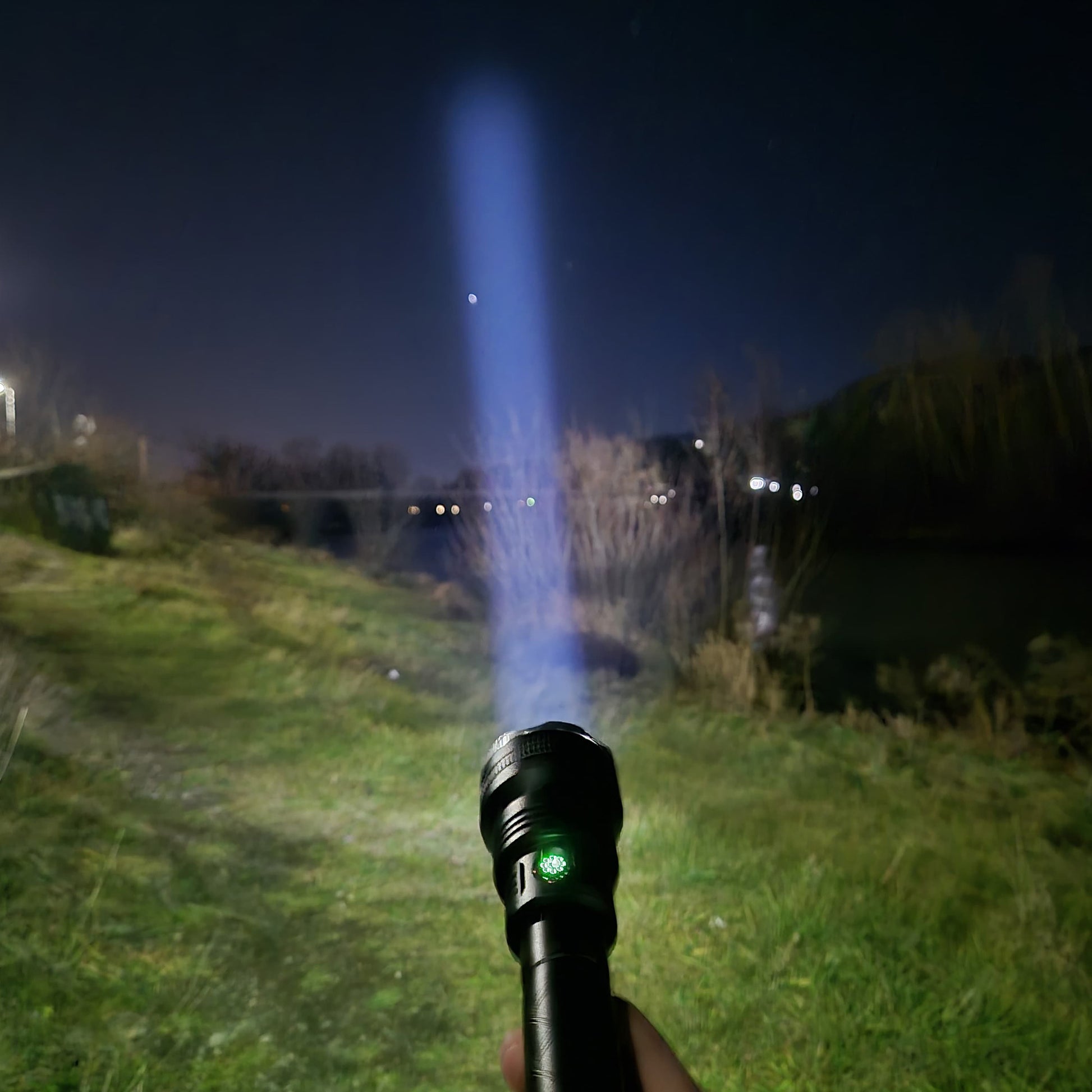 Lanterna PNI Adventure F410 din aluminiu, cu LED 10W, 700 lumeni, pana la 250 m, IP44, USB Tip C, acumulatori 3000mAh inclusi