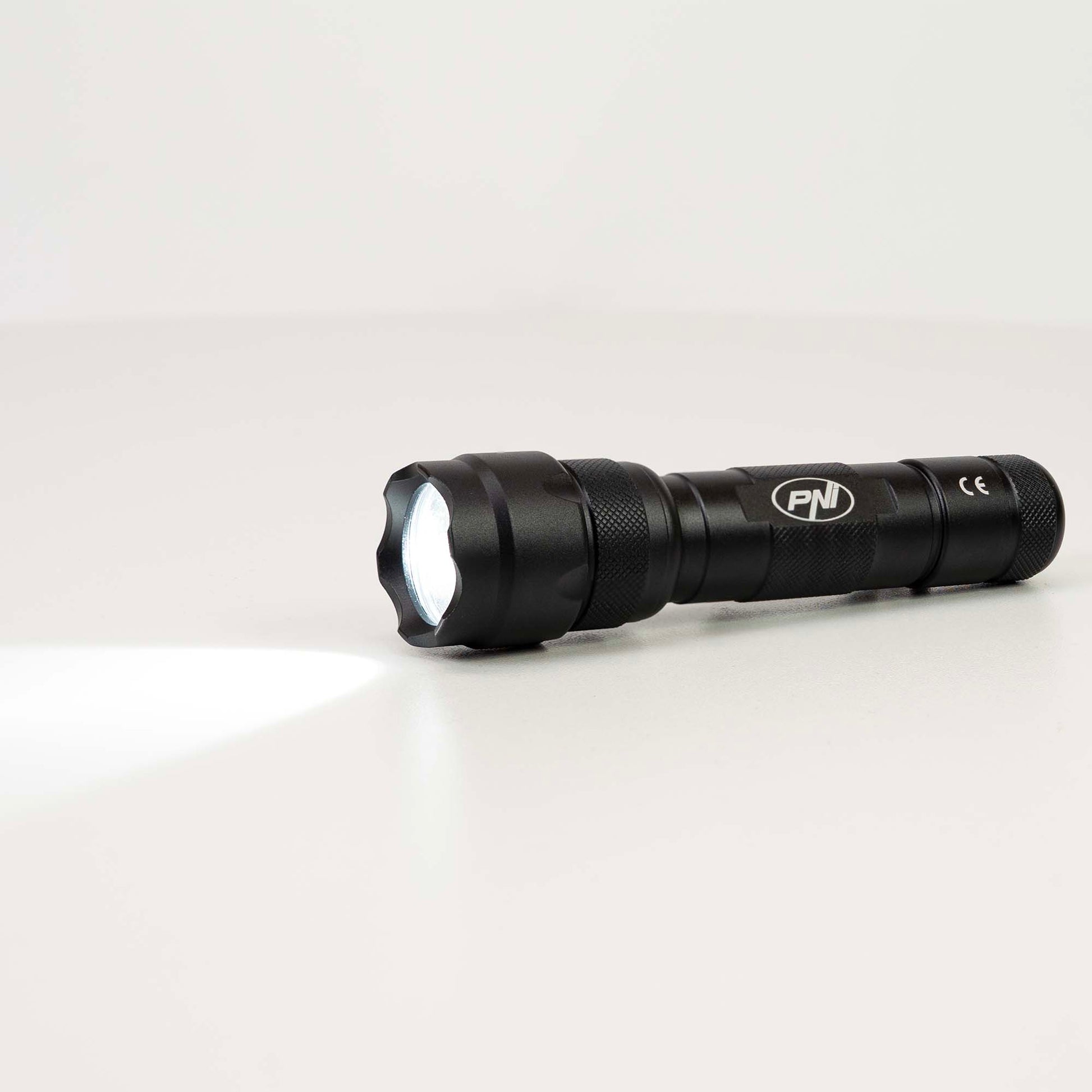 Lanterna PNI Adventure FDW48 cu LED, aluminiu, acumulator 3000 mAh, cu incarcator acumulator inclus, negru