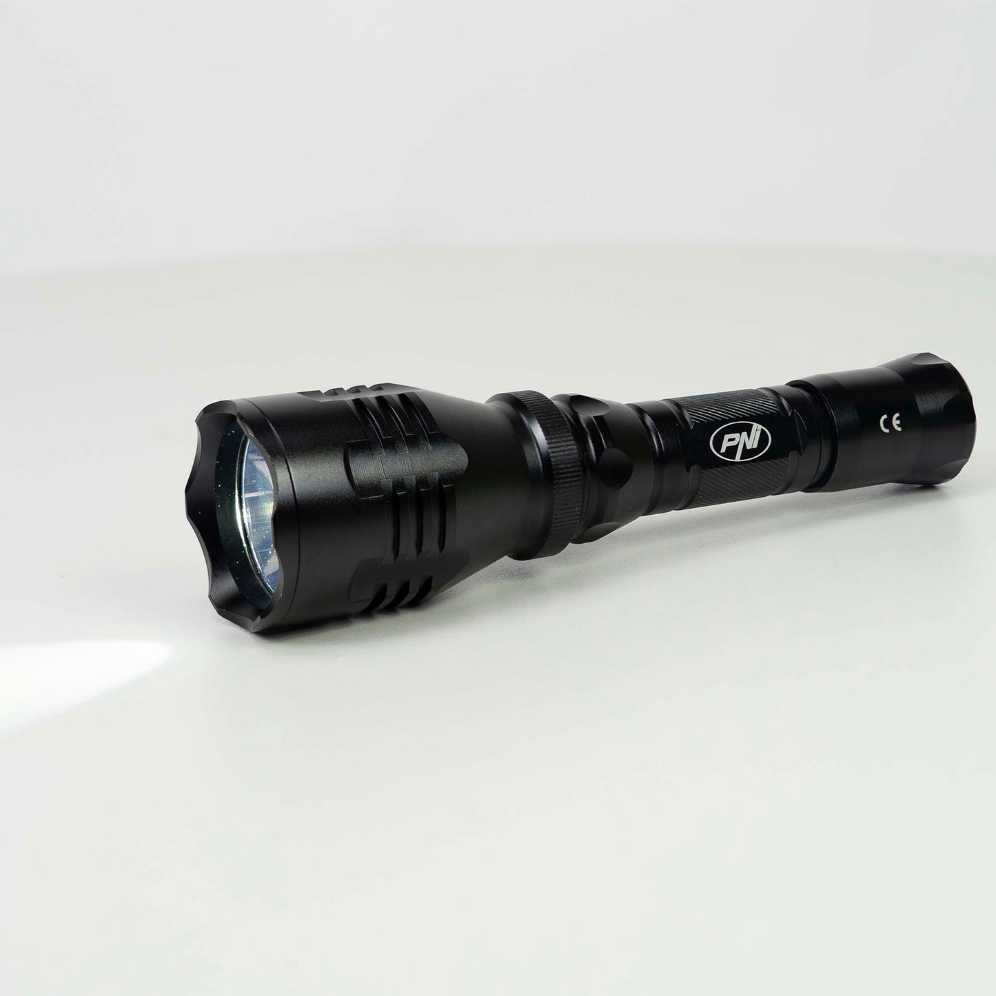 Lanterna PNI Adventure FBW48 cu LED, 750lm, aluminiu, acumulator 3000 mAh, distanta 450 metri, negru