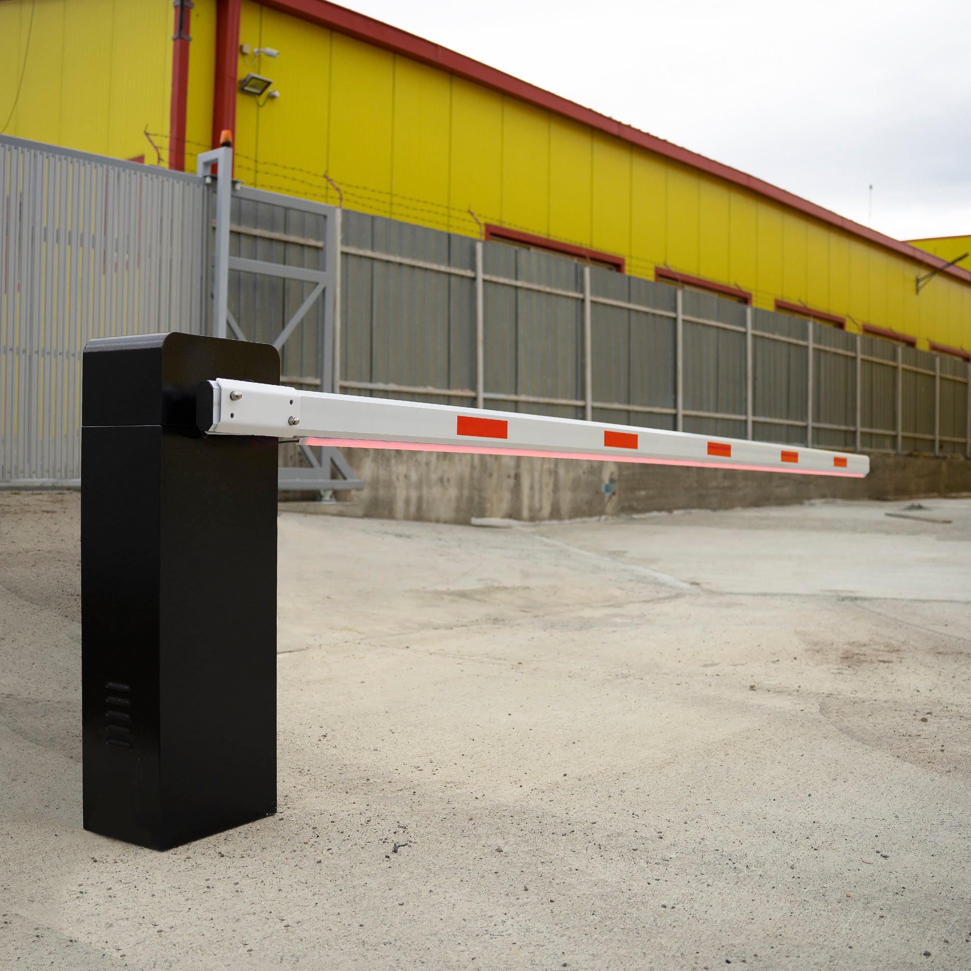 Bariera acces parcare stanga PNI BPL506S cu Led, lungime bariera 6m, telecomanda inclusa