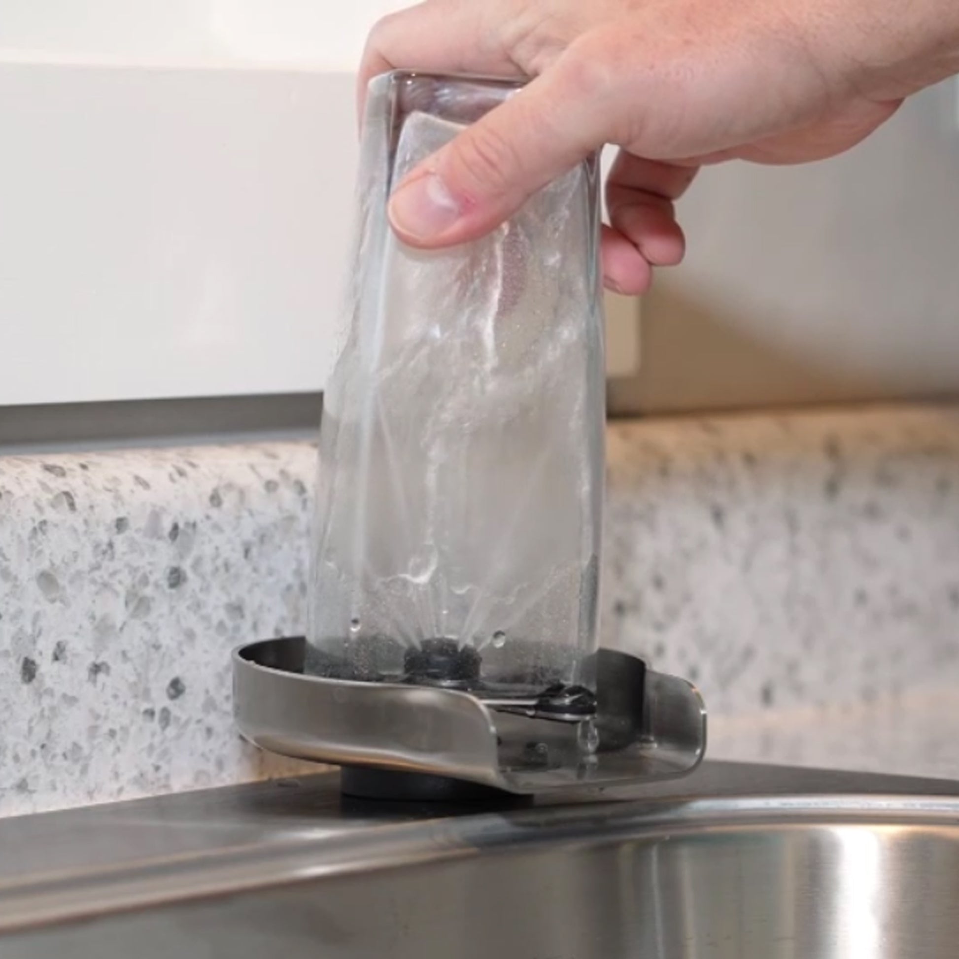 Dispozitiv spalare pahare PNI GW200 pentru bar, restaurant, bucatarie, clatire si spalare rapida, jet cu presiune, racord flexibil inclus, plastic ABS si otel inoxidabil, negru